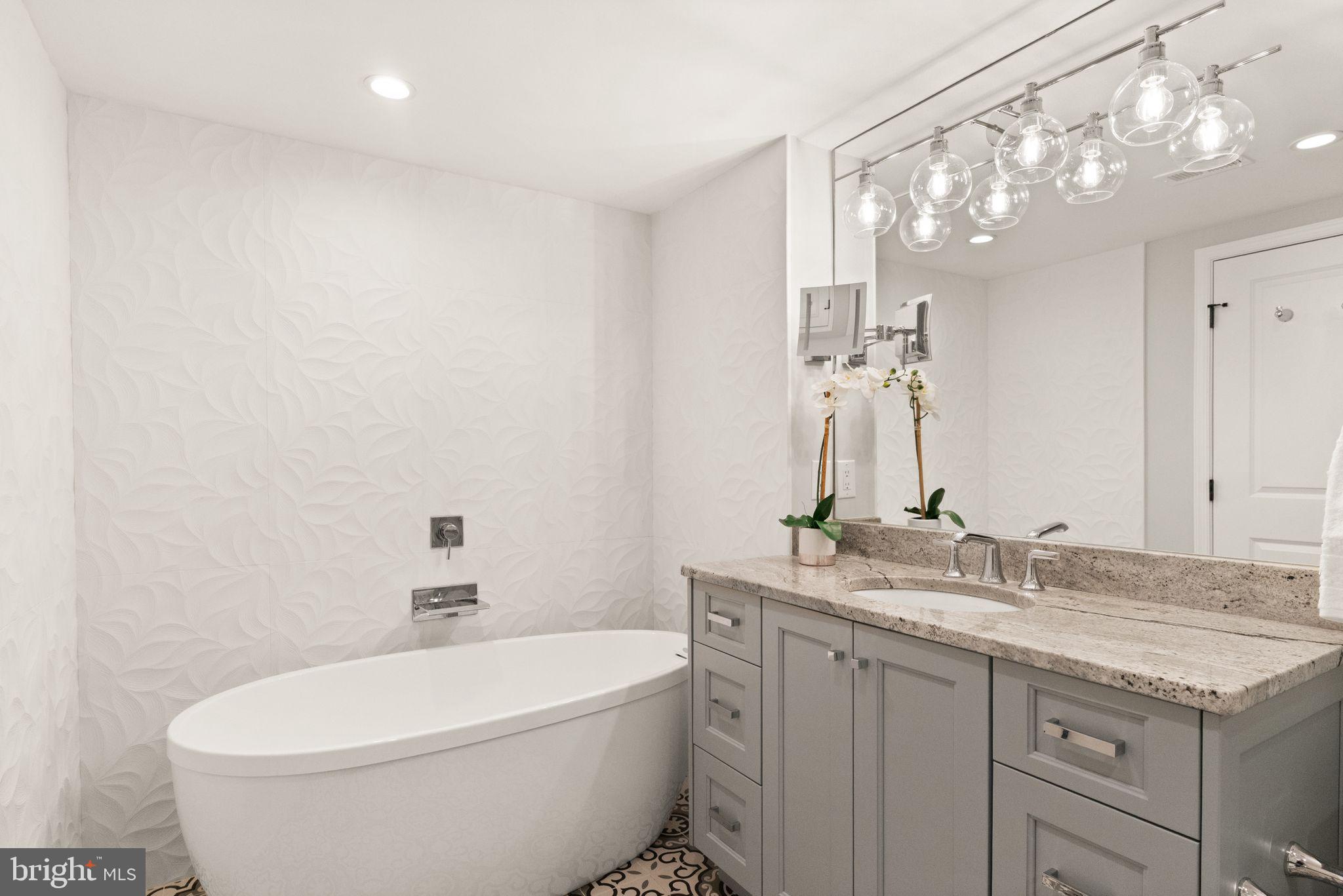 LEXINGTON SQUARE - Residential