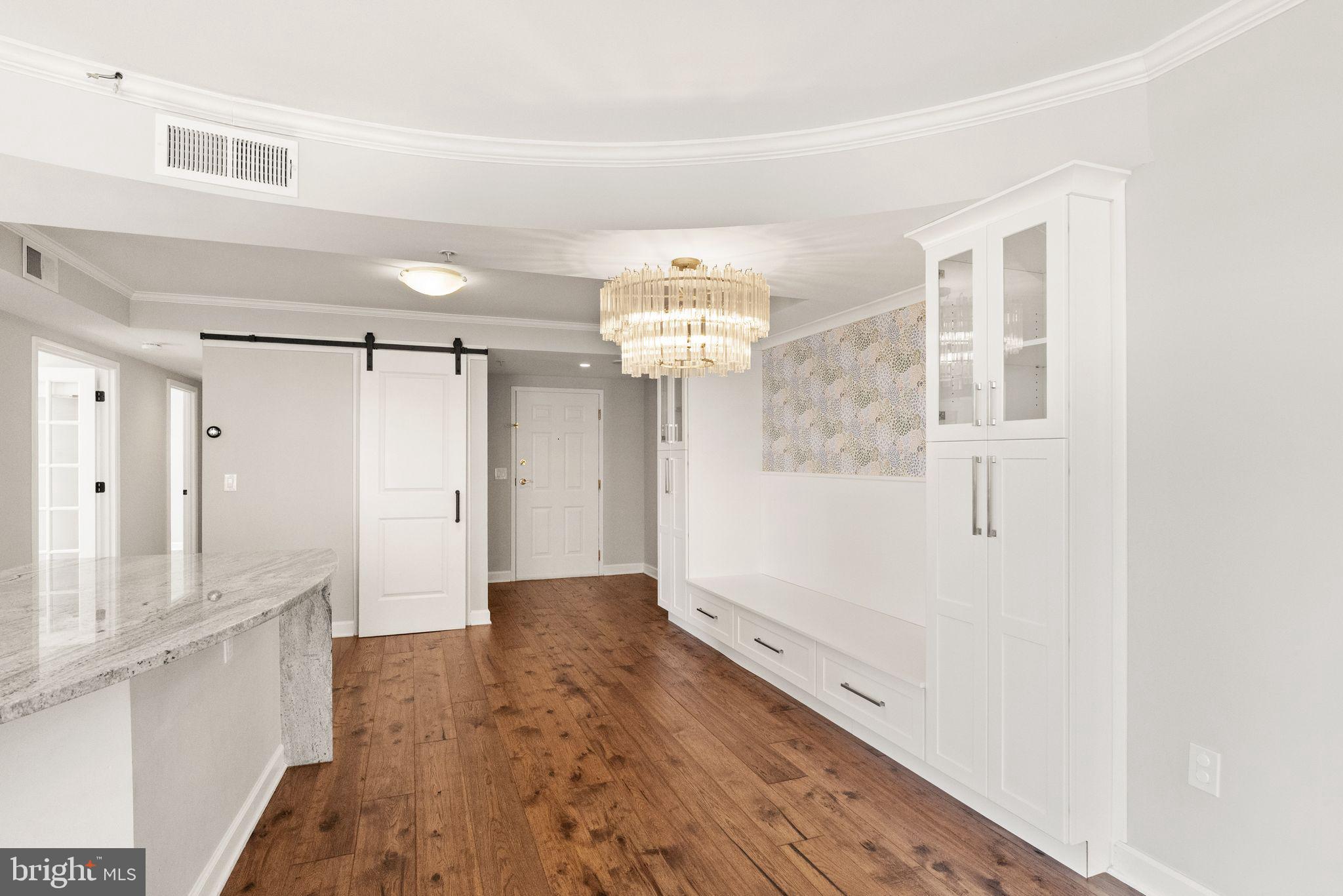 LEXINGTON SQUARE - Residential