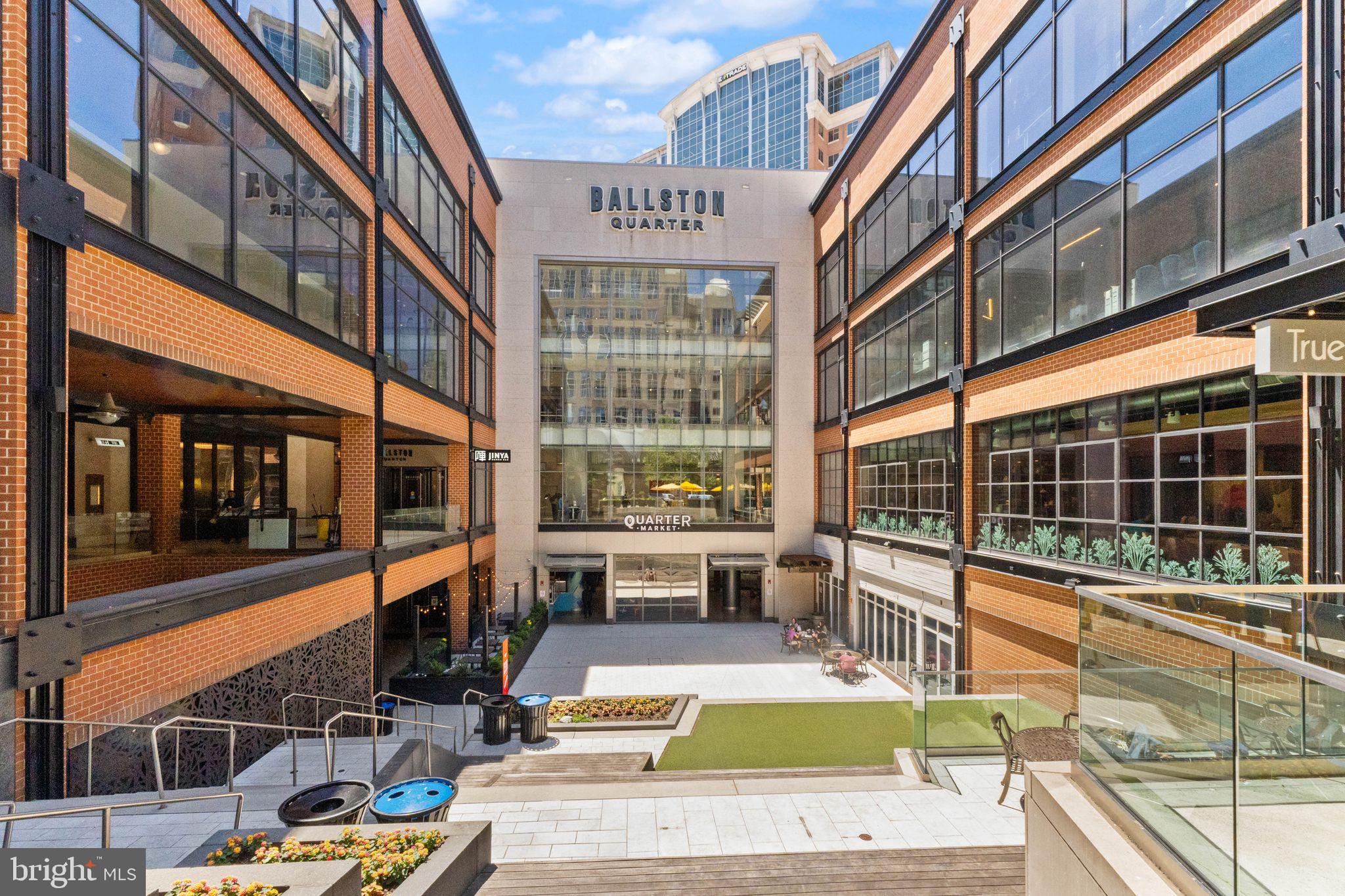 LEXINGTON SQUARE - Residential