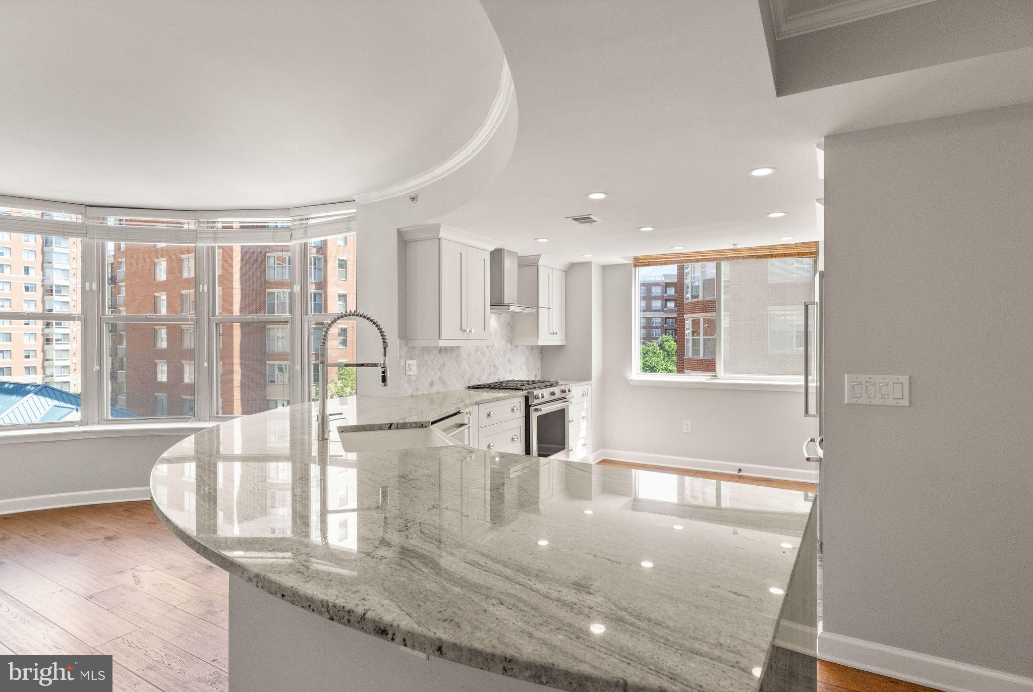 LEXINGTON SQUARE - Residential