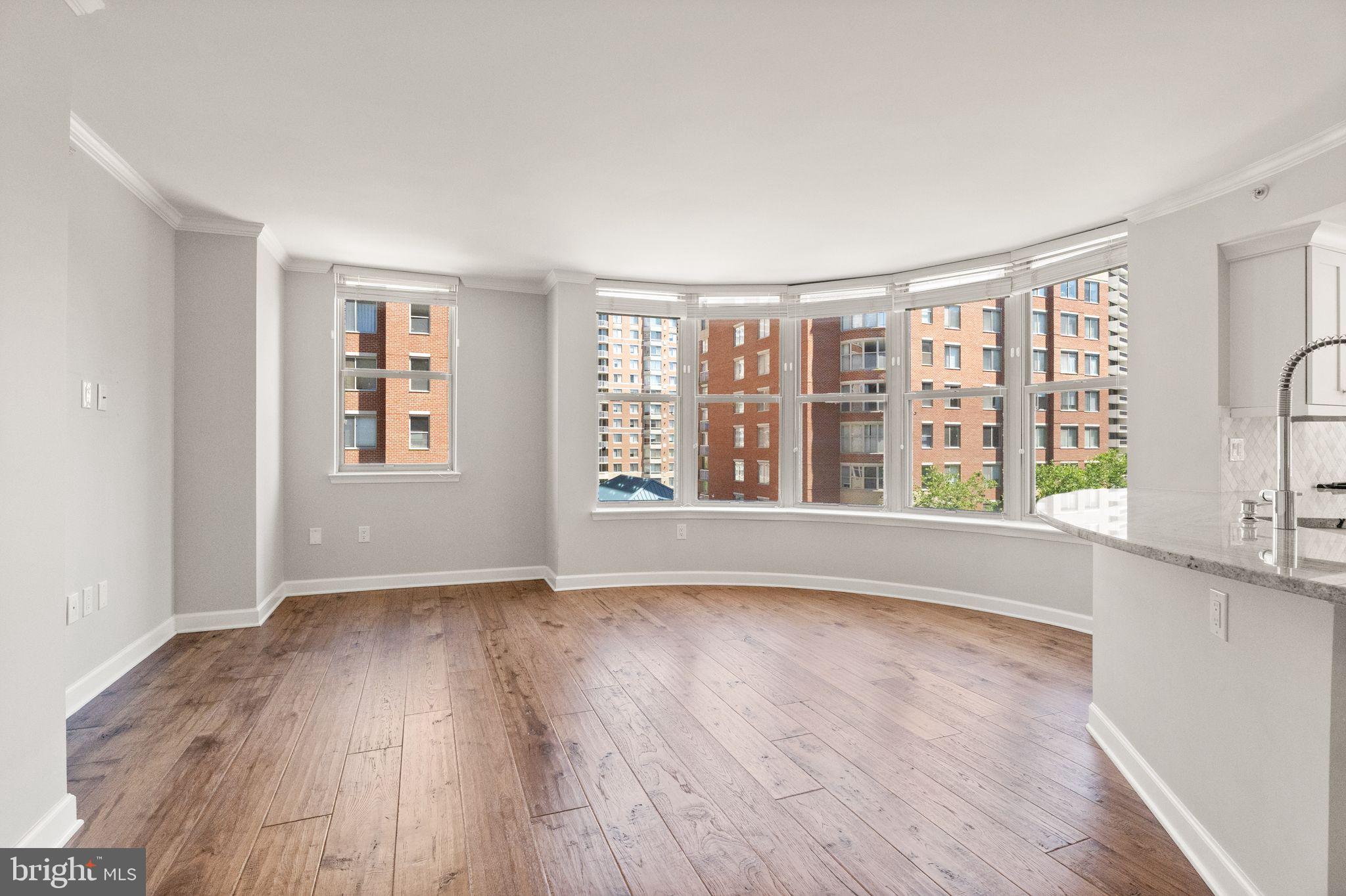 LEXINGTON SQUARE - Residential