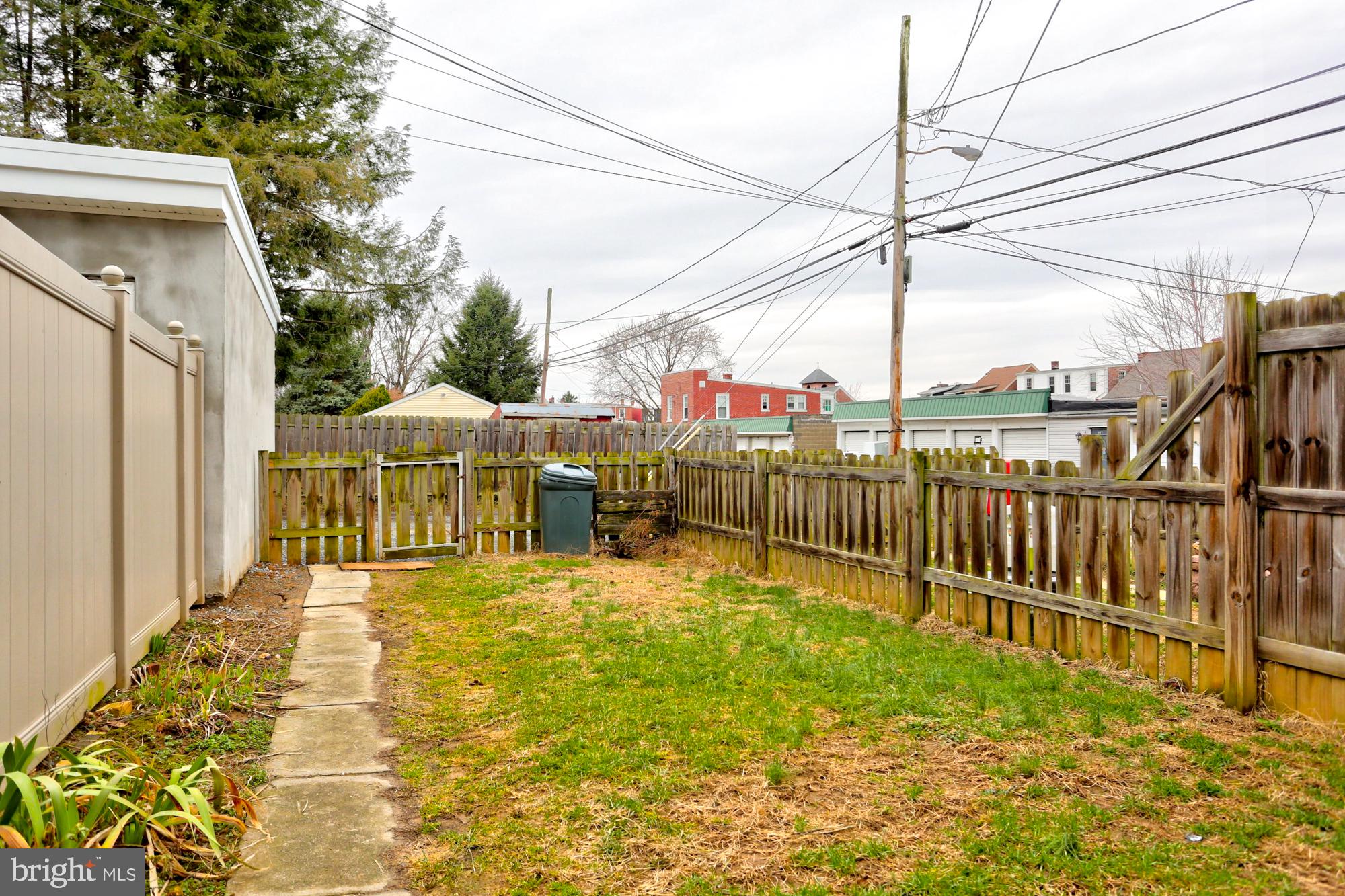 LANCASTER - Residential