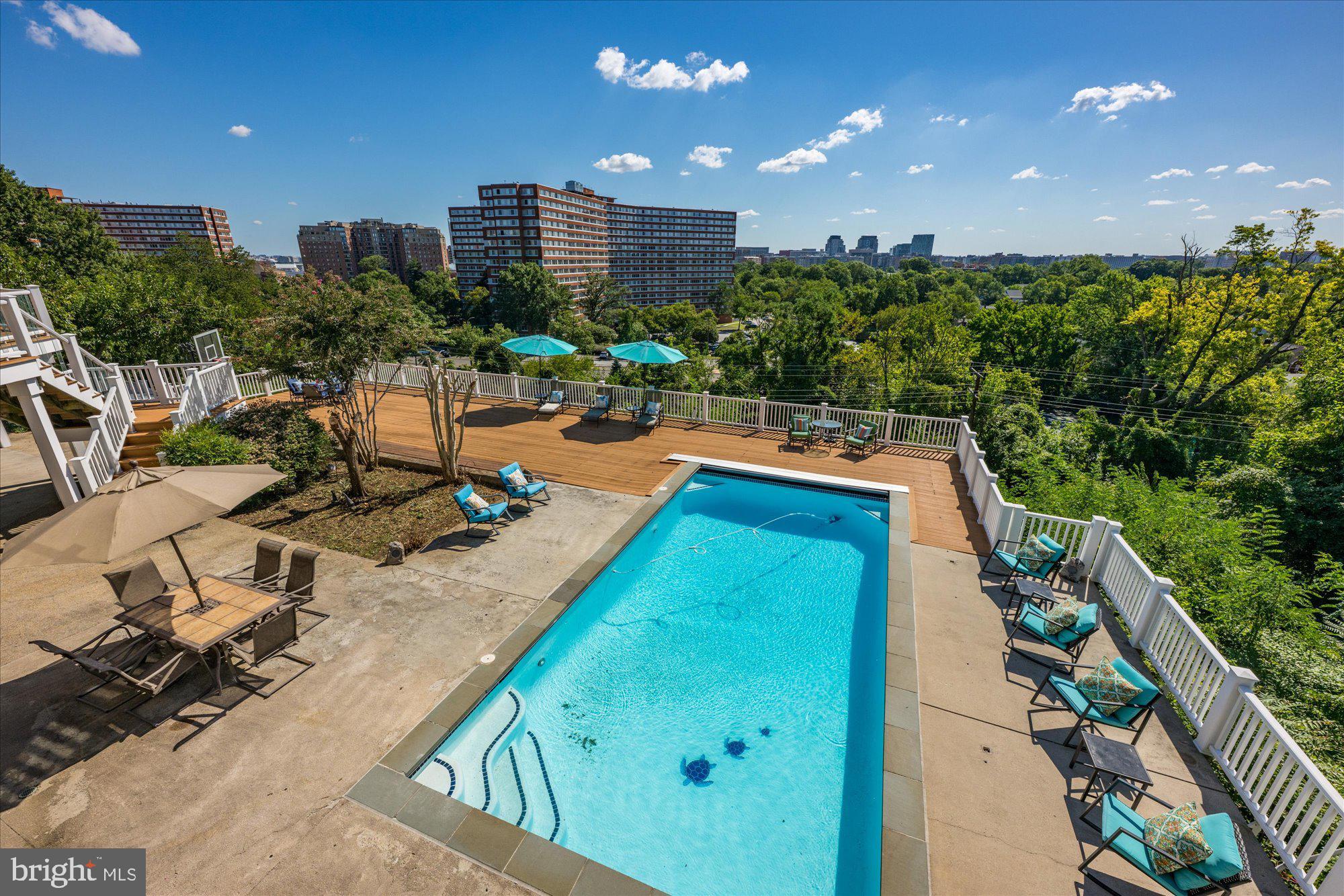 ARLINGTON RIDGE - Residential