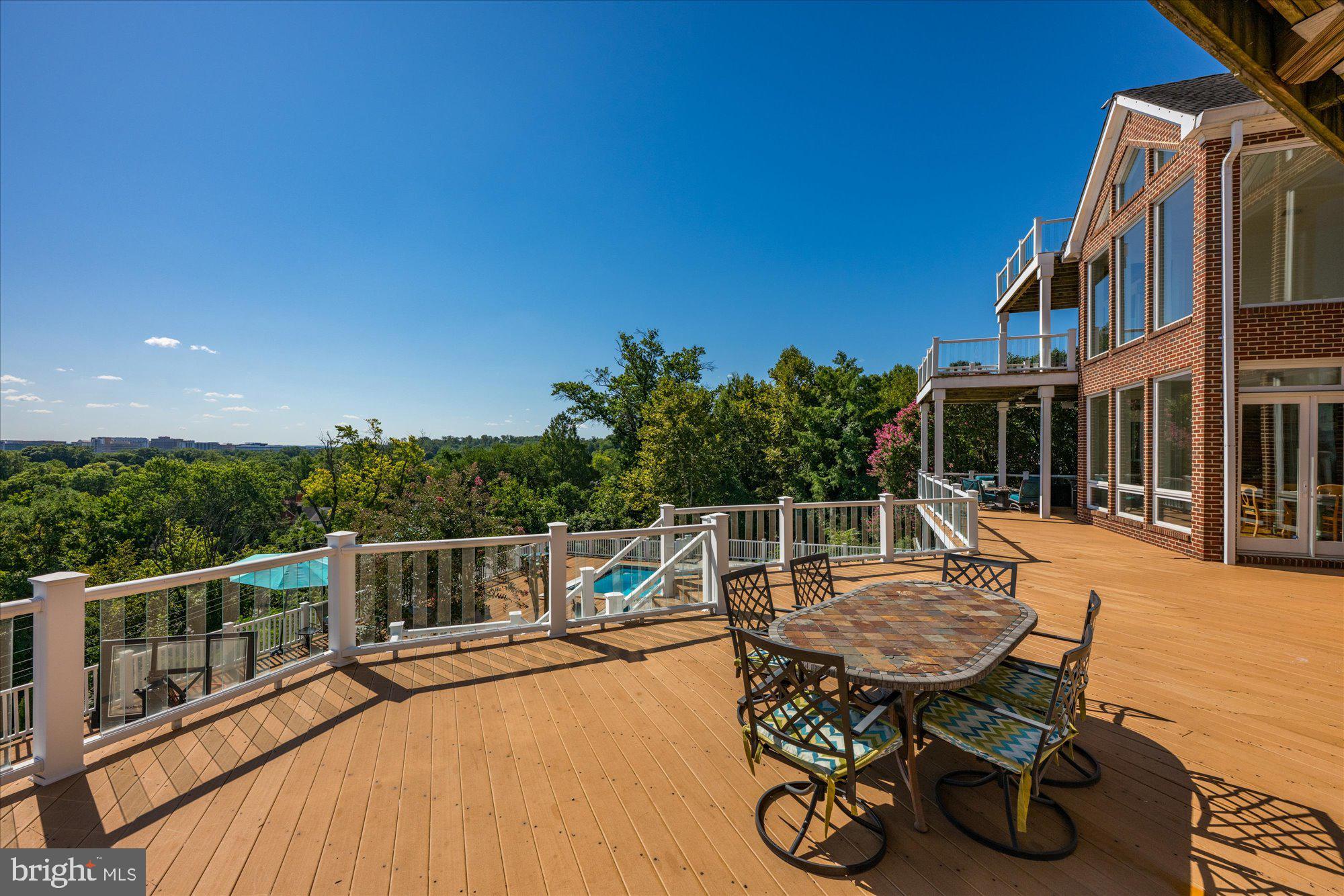 ARLINGTON RIDGE - Residential