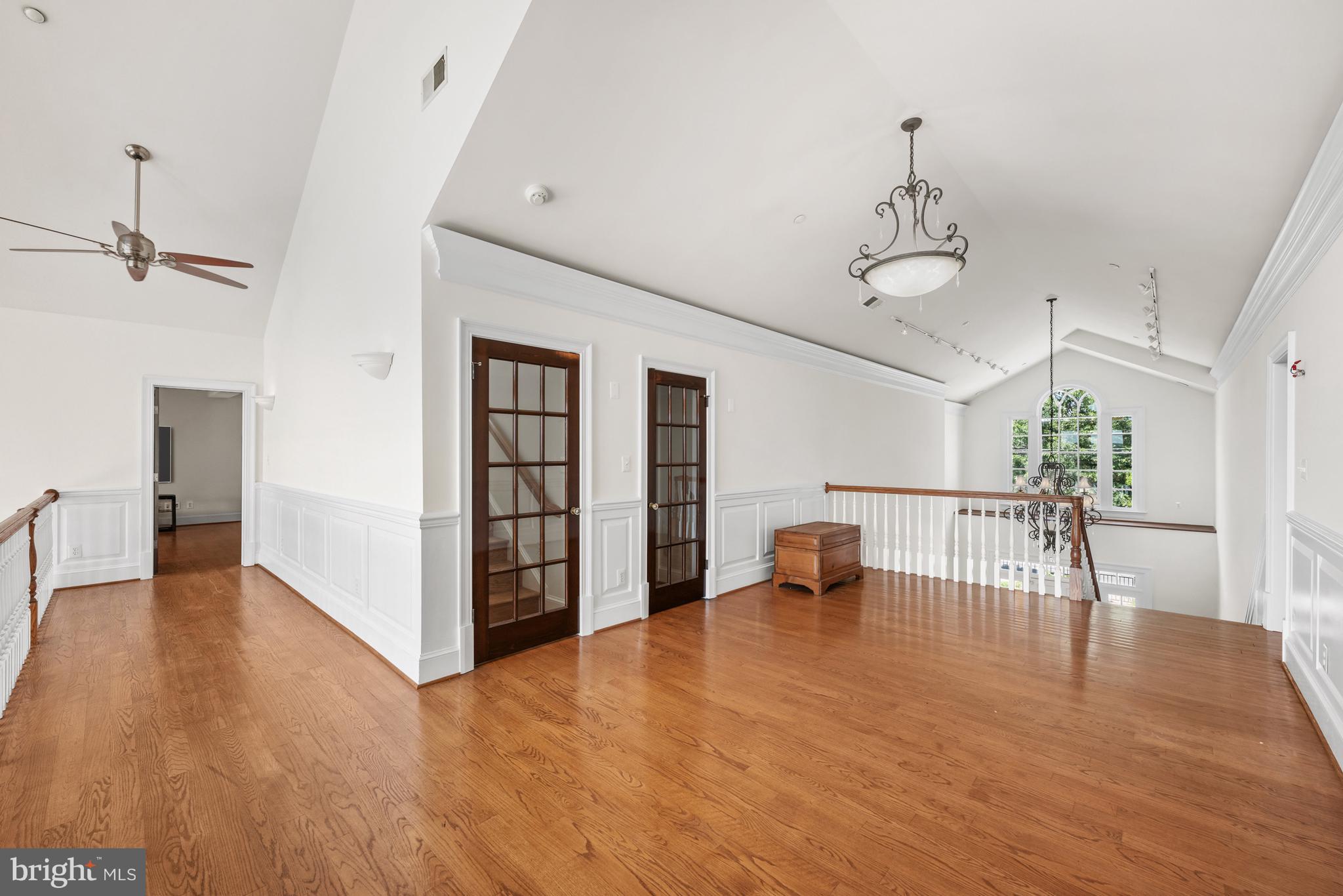 ARLINGTON RIDGE - Residential