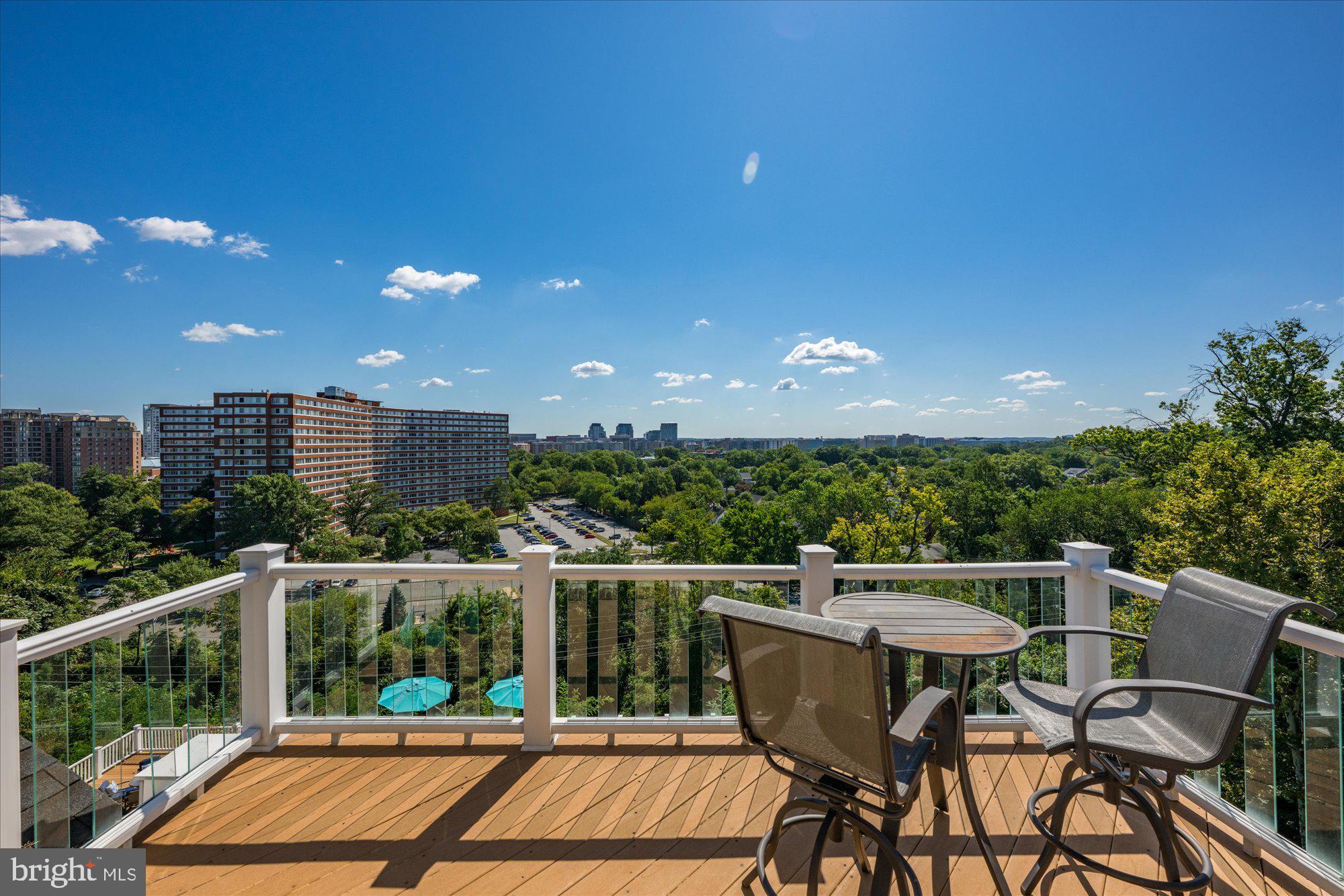 ARLINGTON RIDGE - Residential
