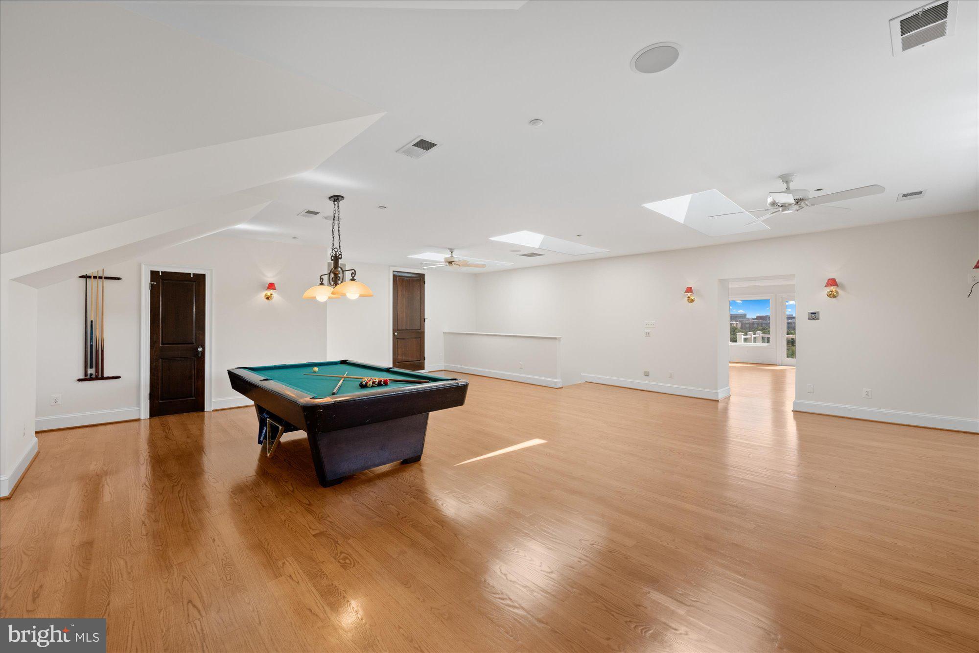 ARLINGTON RIDGE - Residential