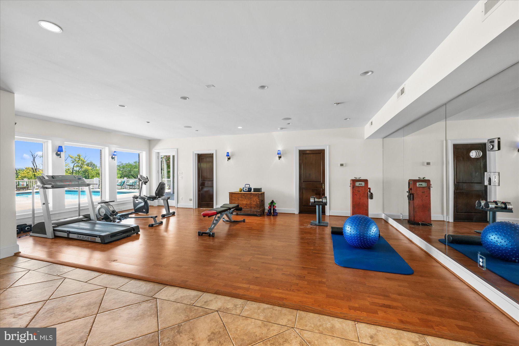 ARLINGTON RIDGE - Residential