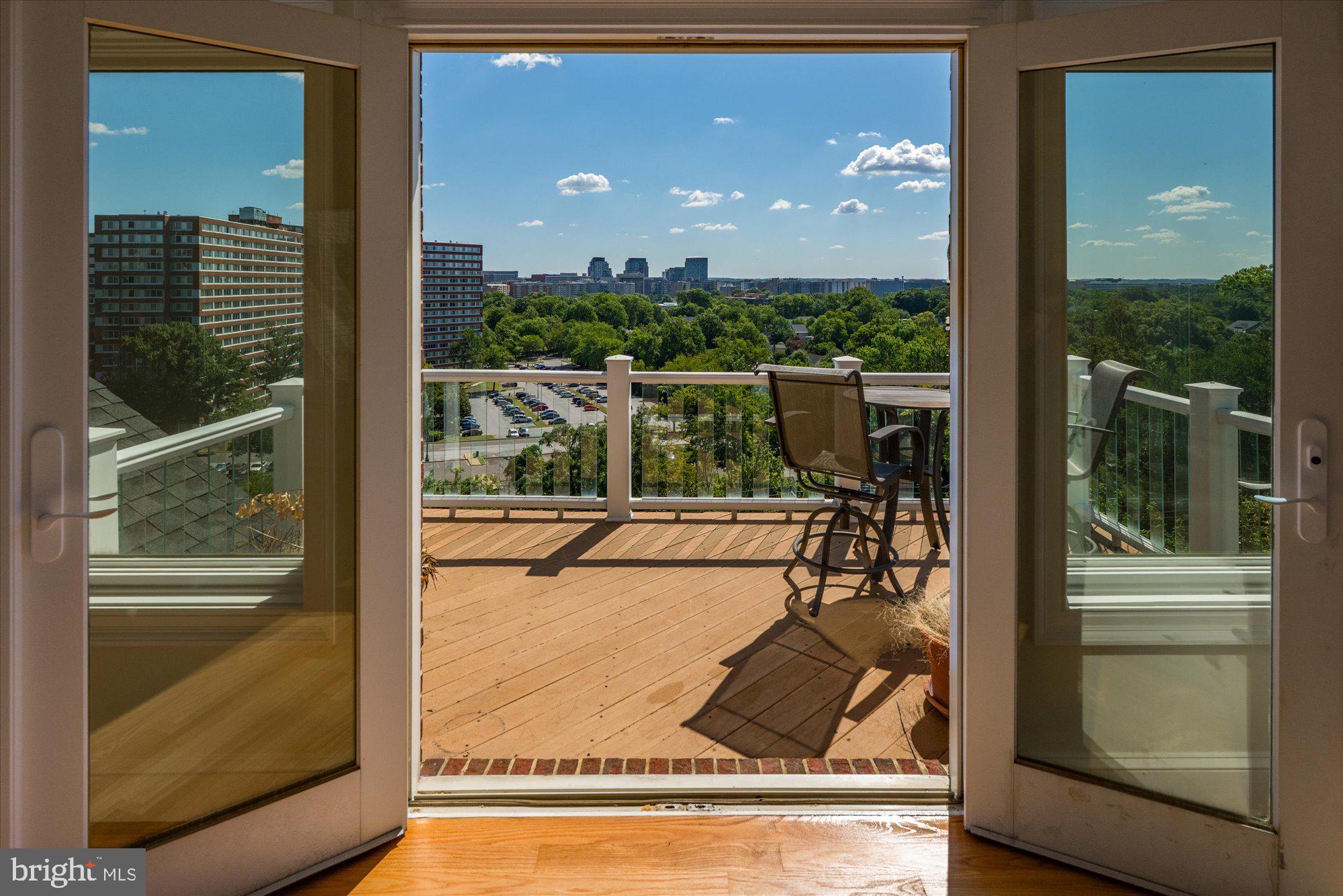 ARLINGTON RIDGE - Residential