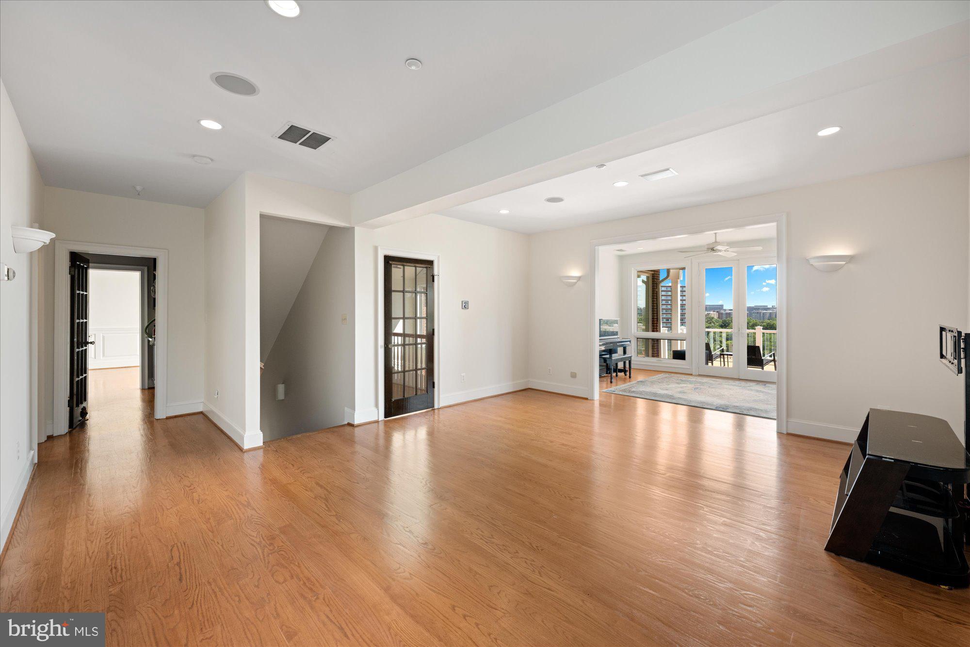 ARLINGTON RIDGE - Residential