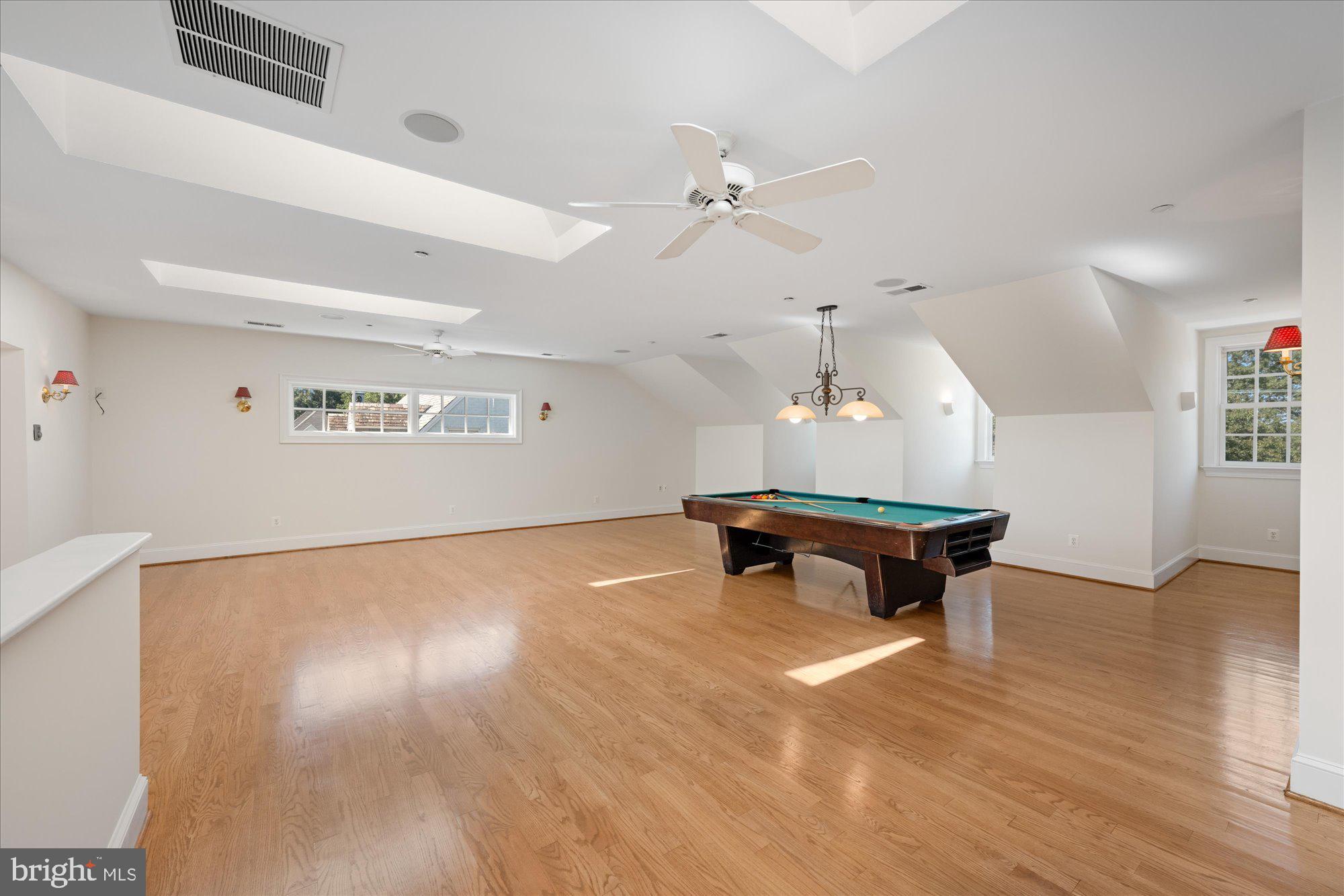 ARLINGTON RIDGE - Residential