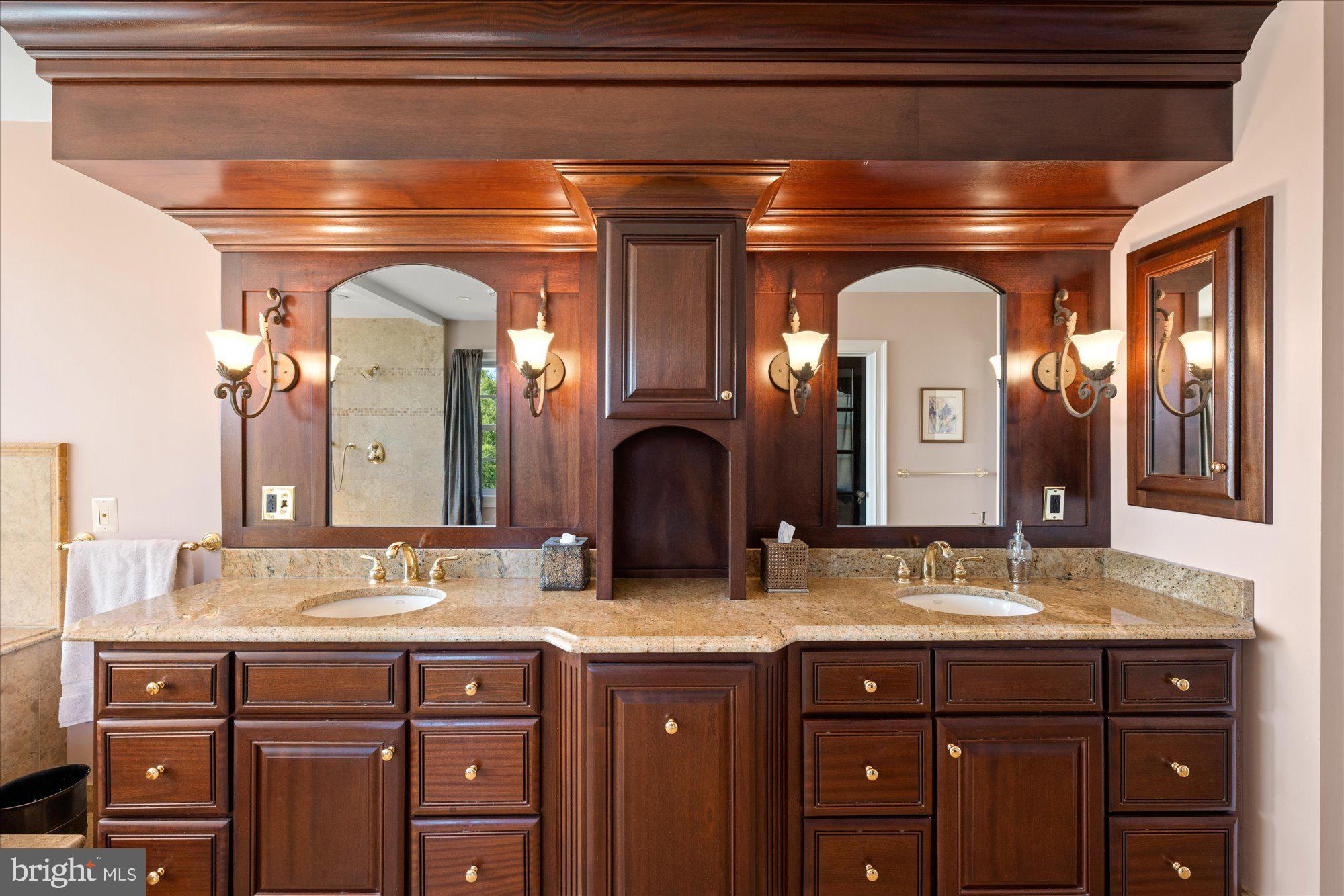ARLINGTON RIDGE - Residential