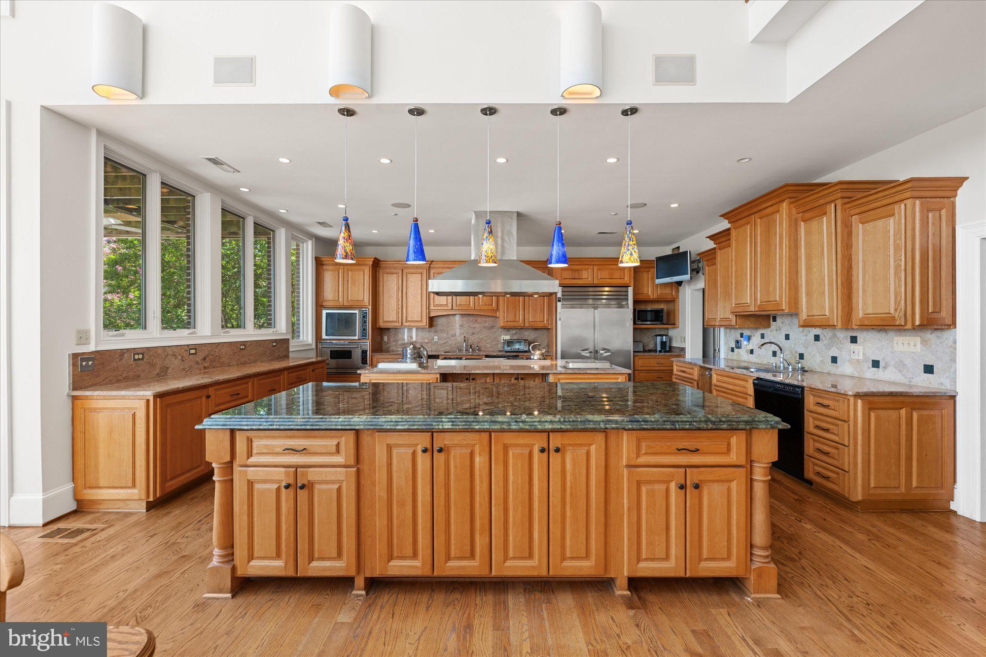 ARLINGTON RIDGE - Residential