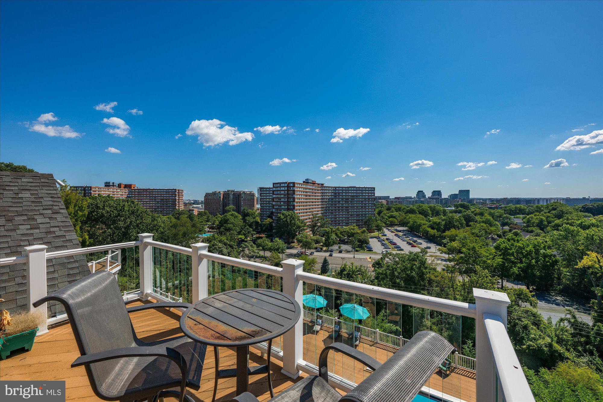 ARLINGTON RIDGE - Residential