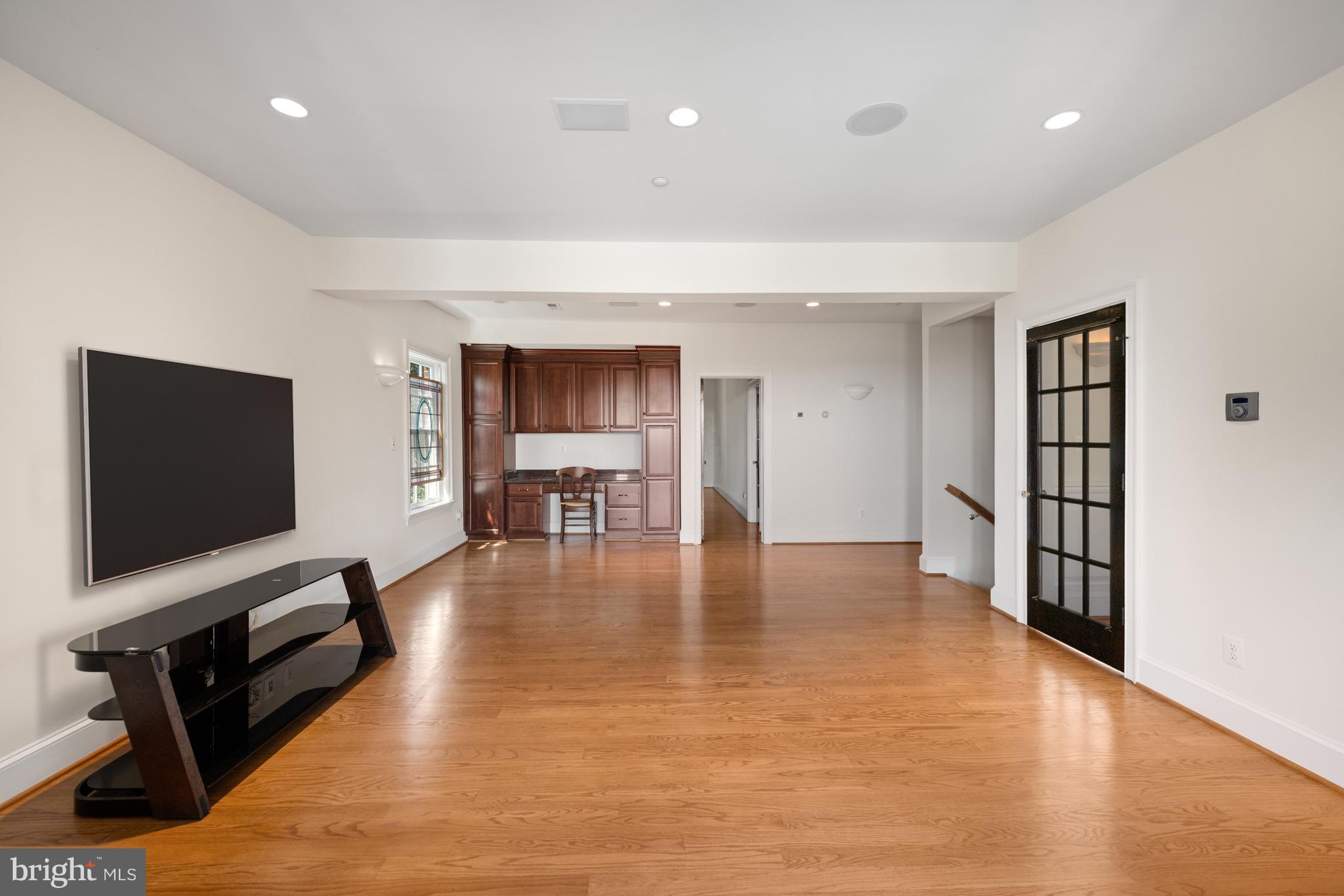 ARLINGTON RIDGE - Residential