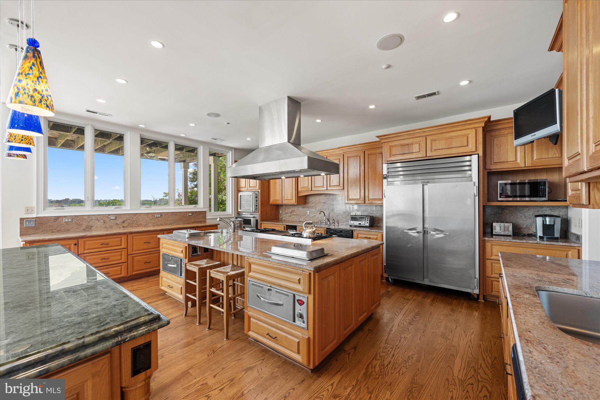 ARLINGTON RIDGE - Residential