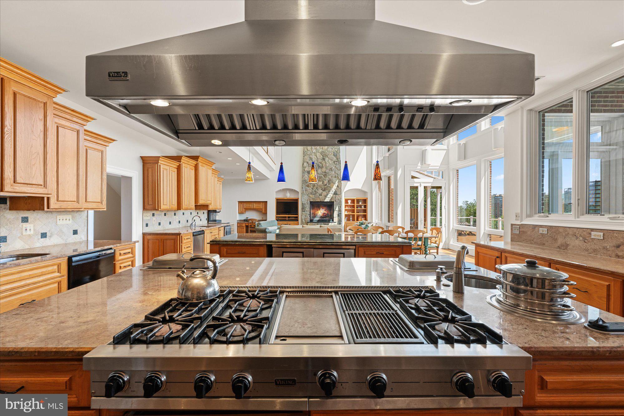 ARLINGTON RIDGE - Residential