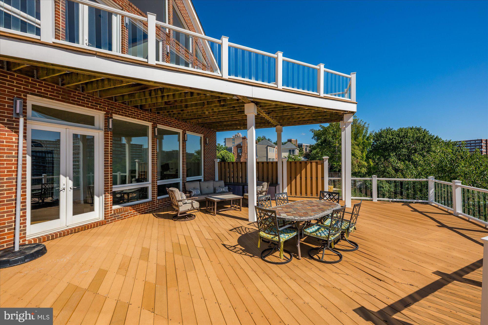 ARLINGTON RIDGE - Residential