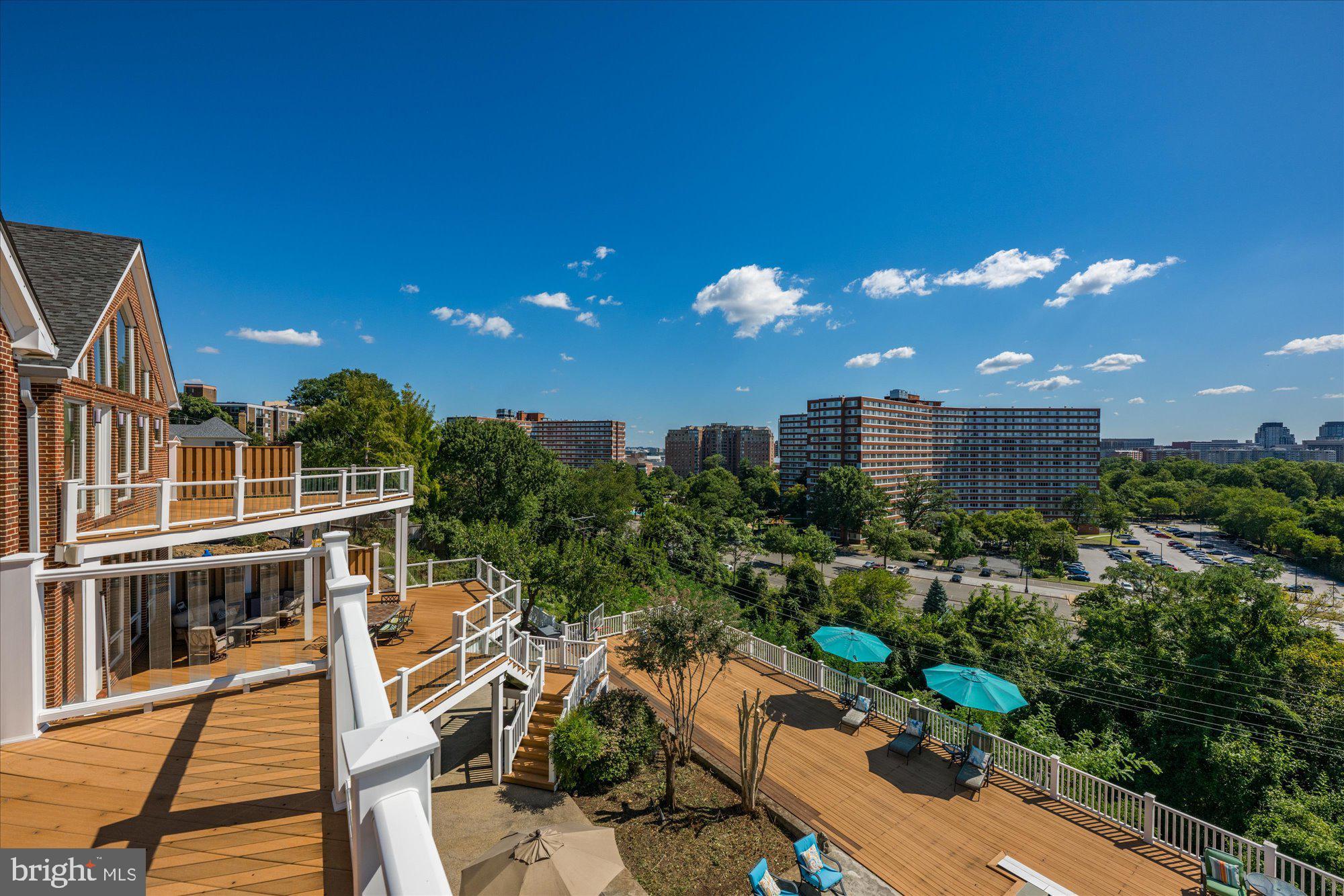 ARLINGTON RIDGE - Residential