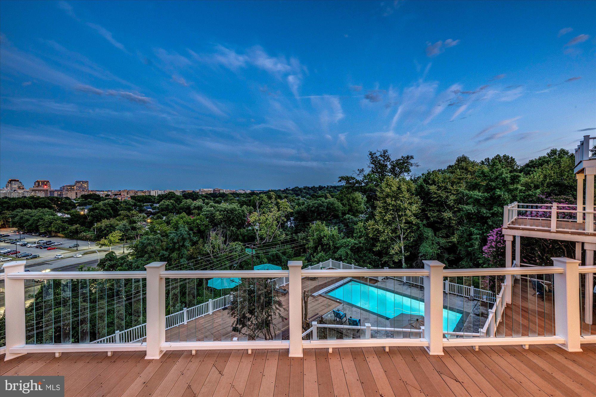 ARLINGTON RIDGE - Residential