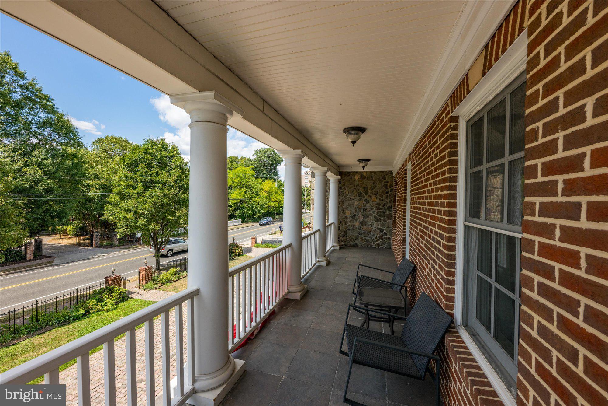 ARLINGTON RIDGE - Residential
