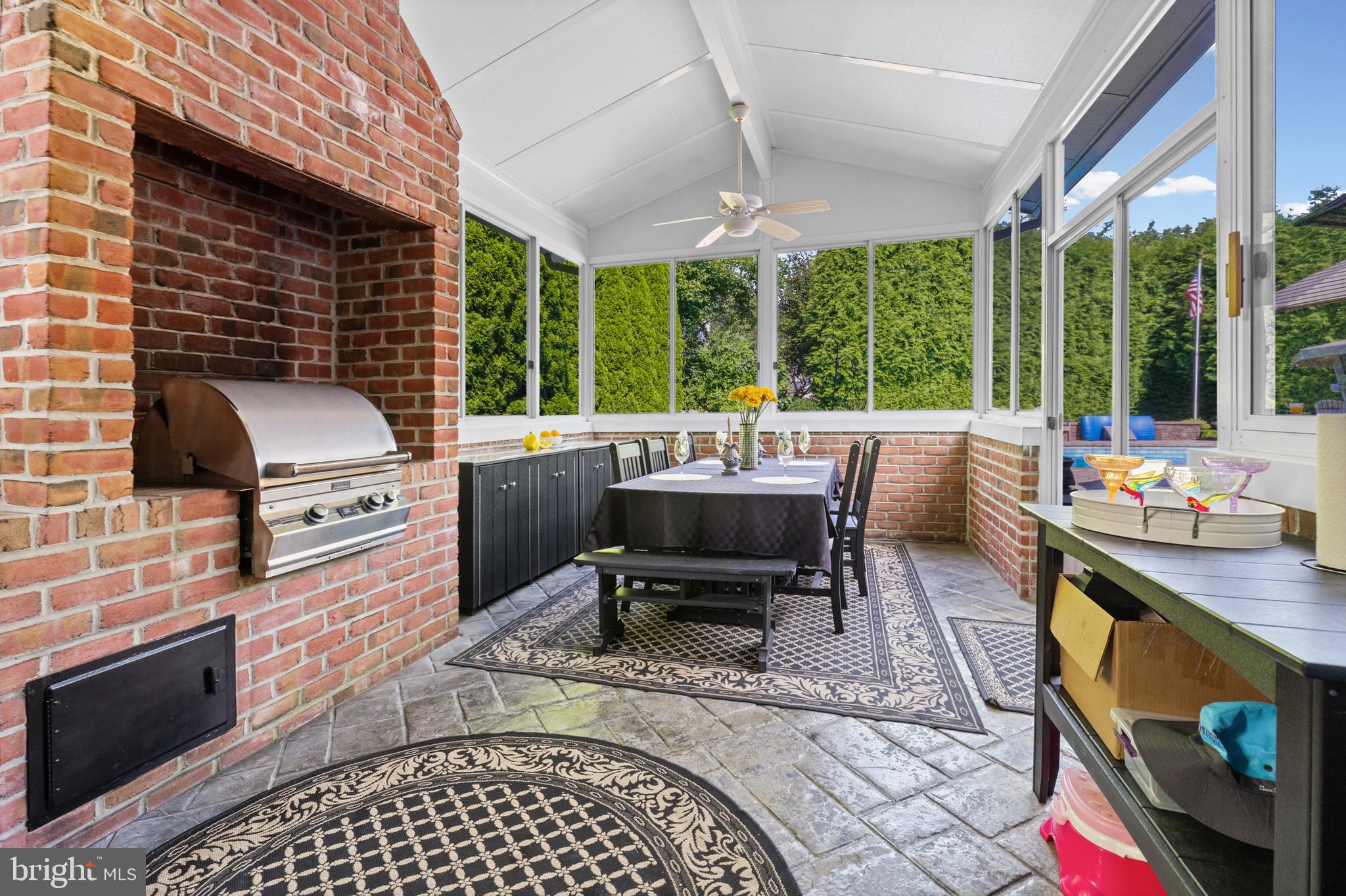 HUNTERS RUN - Residential