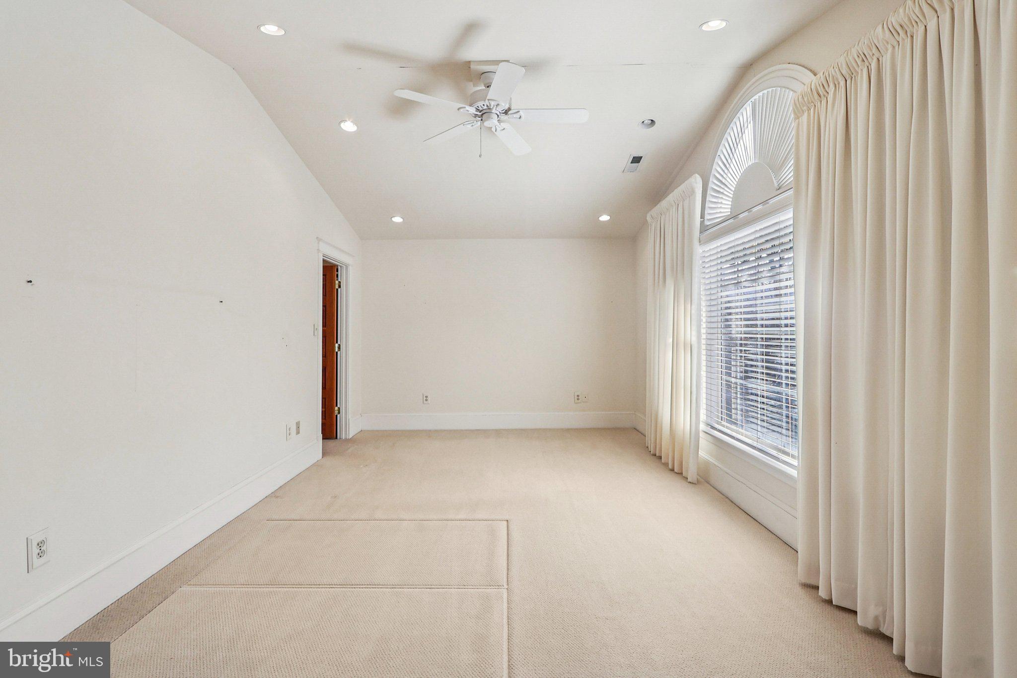 ARLINGTON RIDGE - Residential
