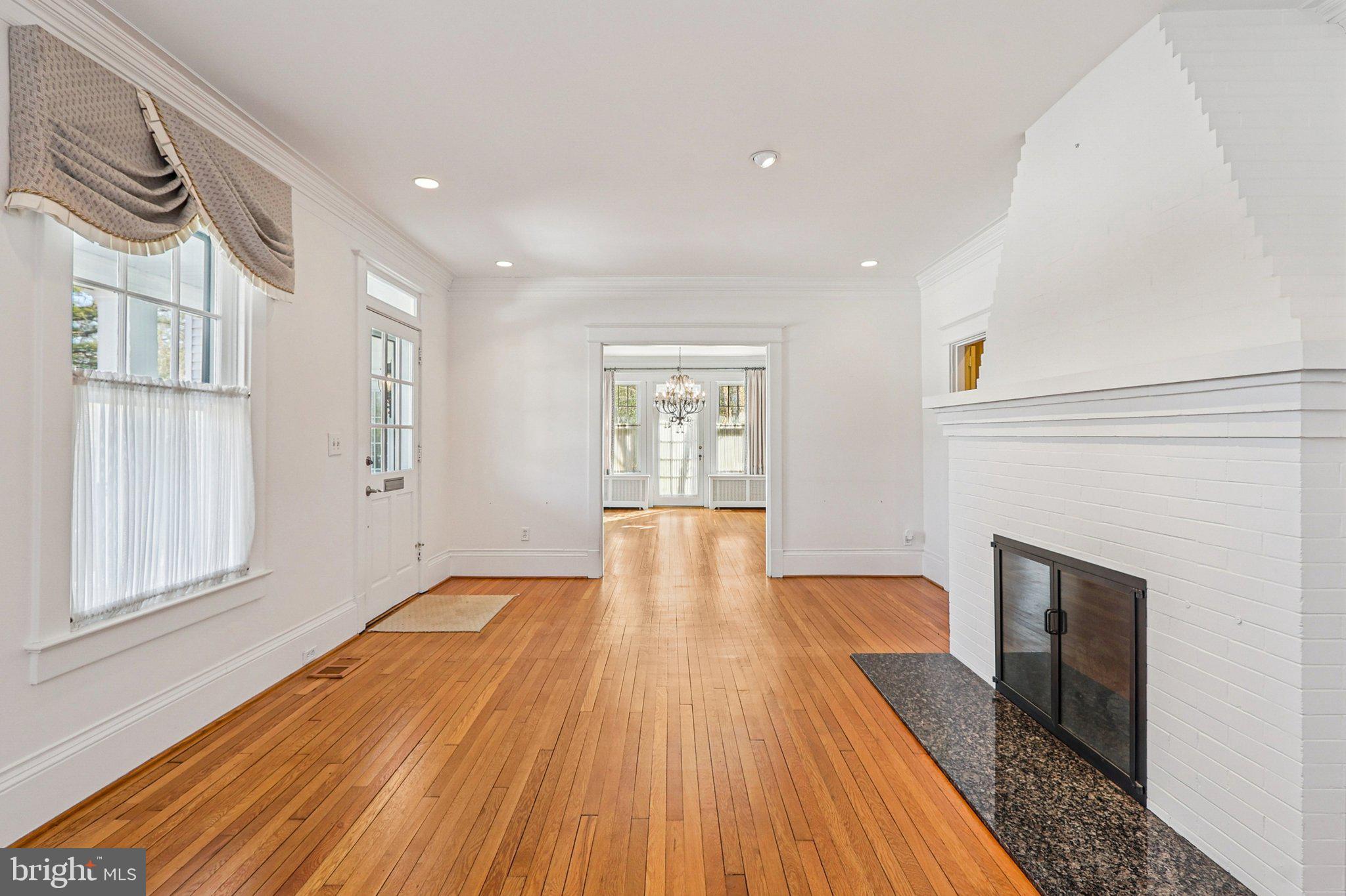 ARLINGTON RIDGE - Residential