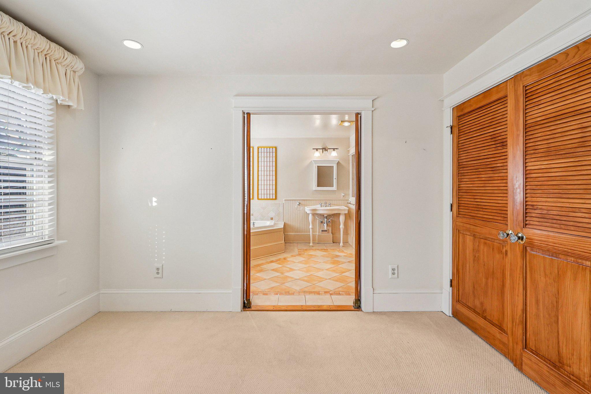 ARLINGTON RIDGE - Residential