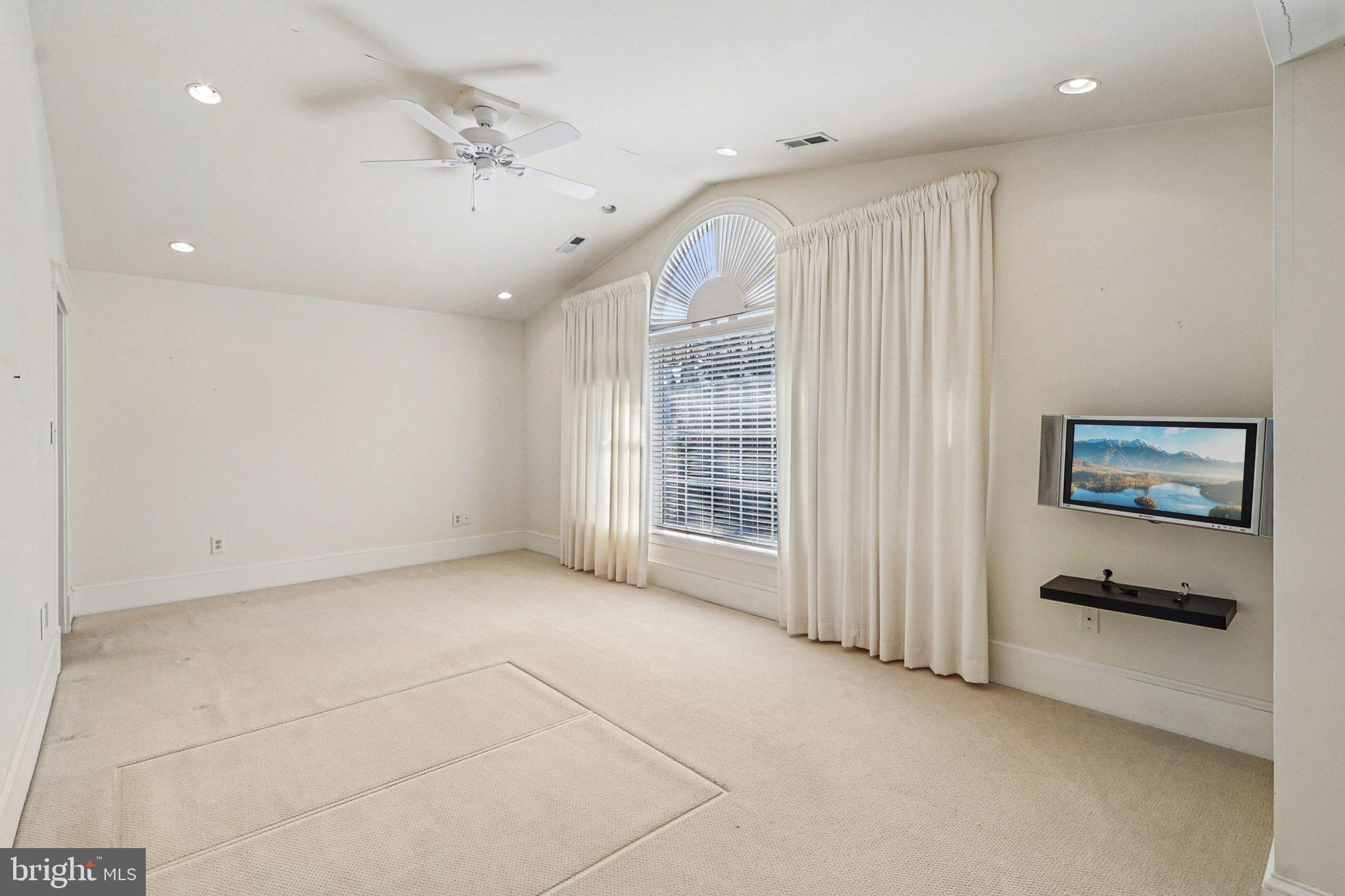 ARLINGTON RIDGE - Residential