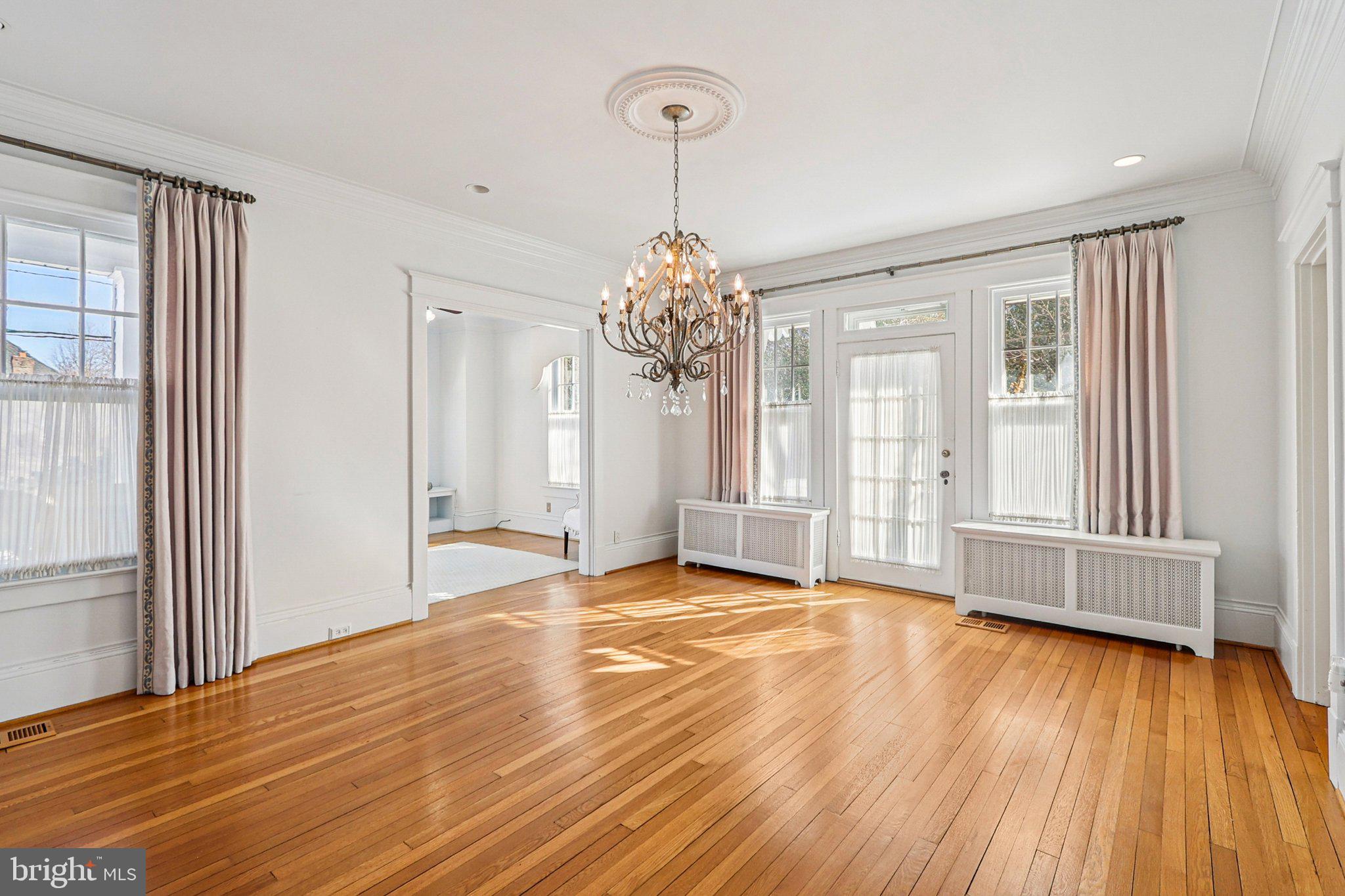ARLINGTON RIDGE - Residential