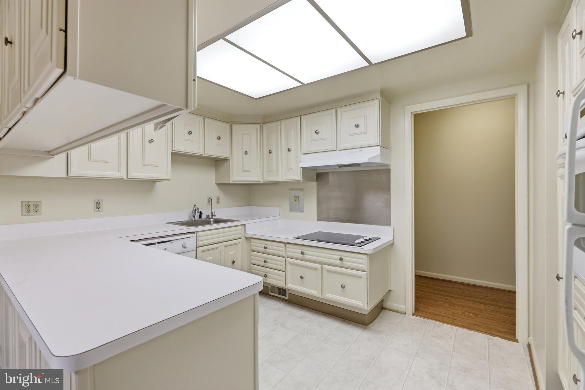 LEISURE WORLD - Residential
