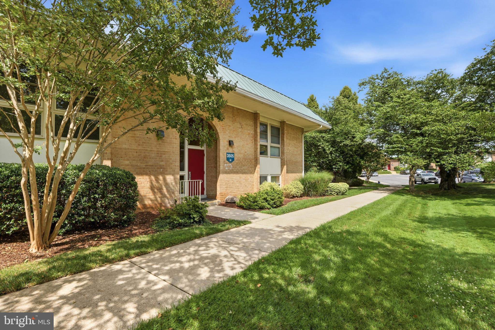 LEISURE WORLD - Residential