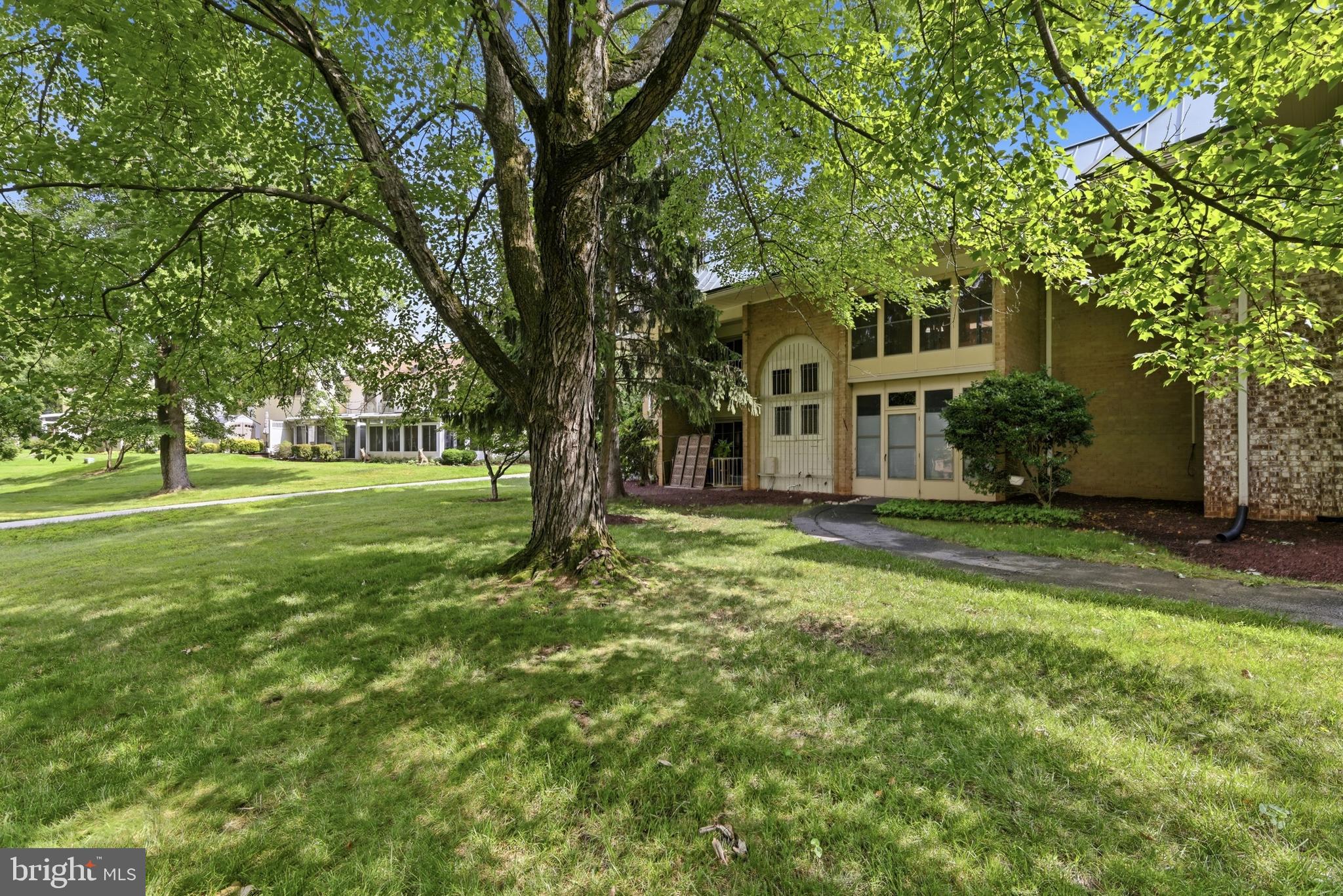 LEISURE WORLD - Residential