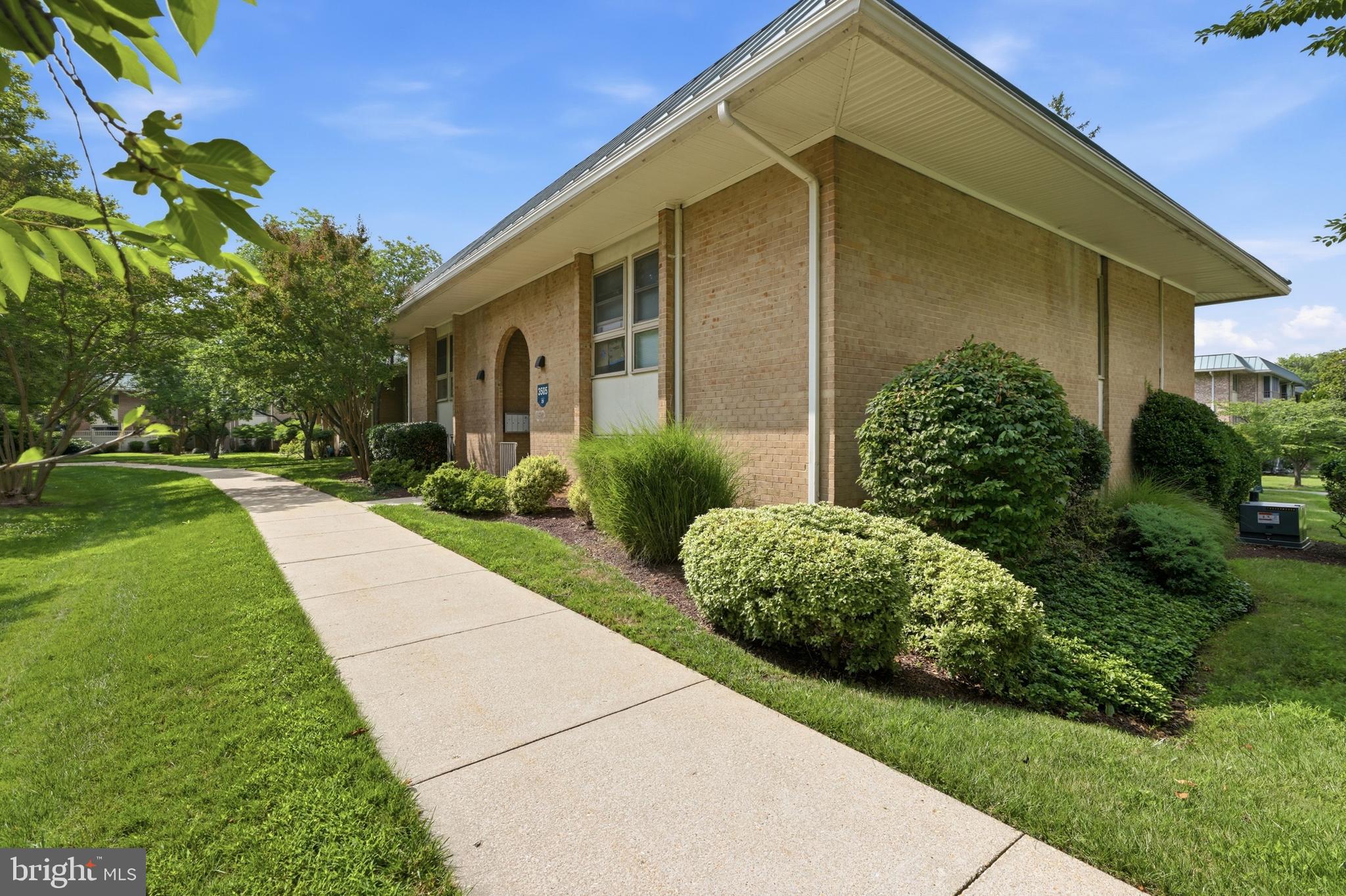 LEISURE WORLD - Residential