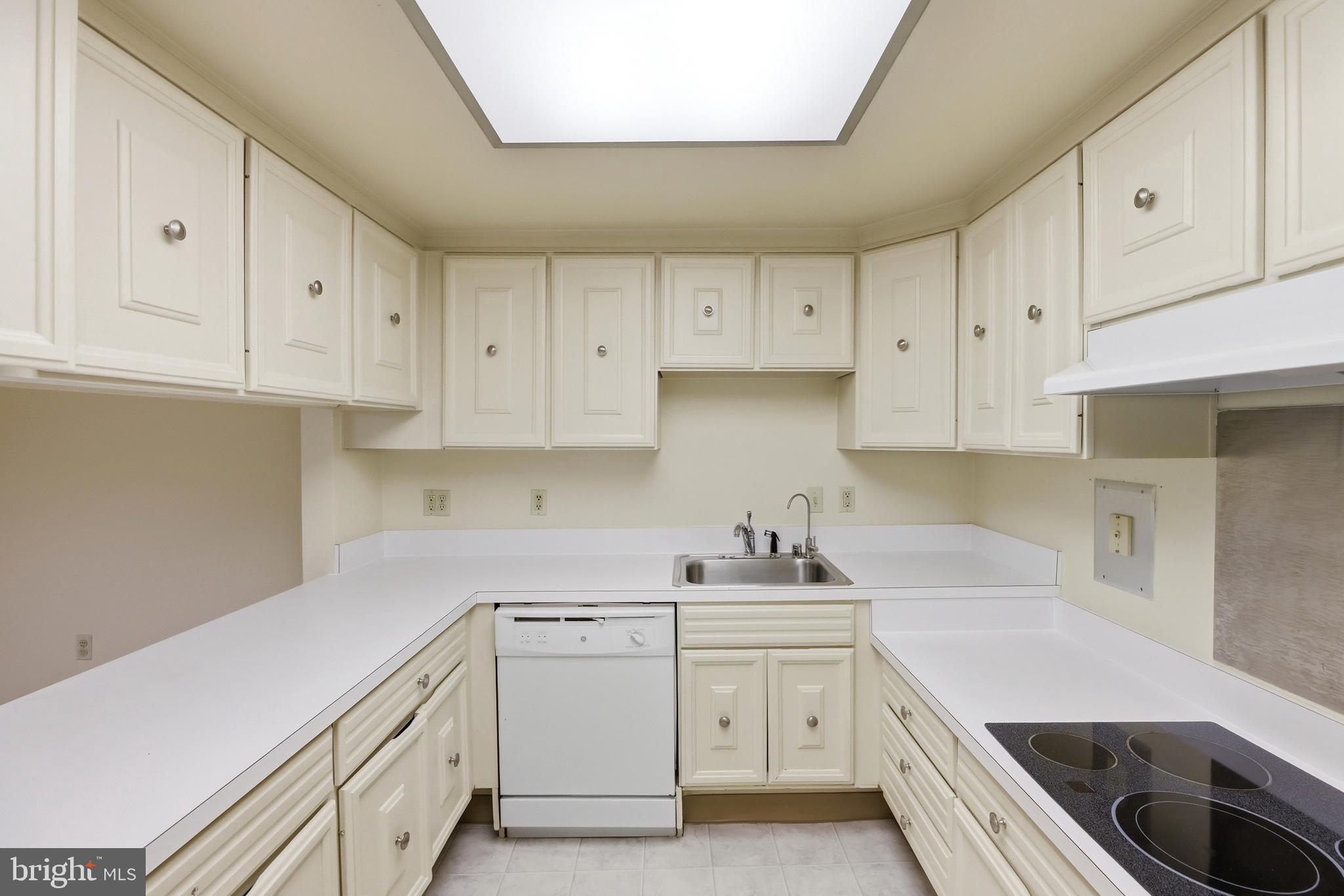 LEISURE WORLD - Residential