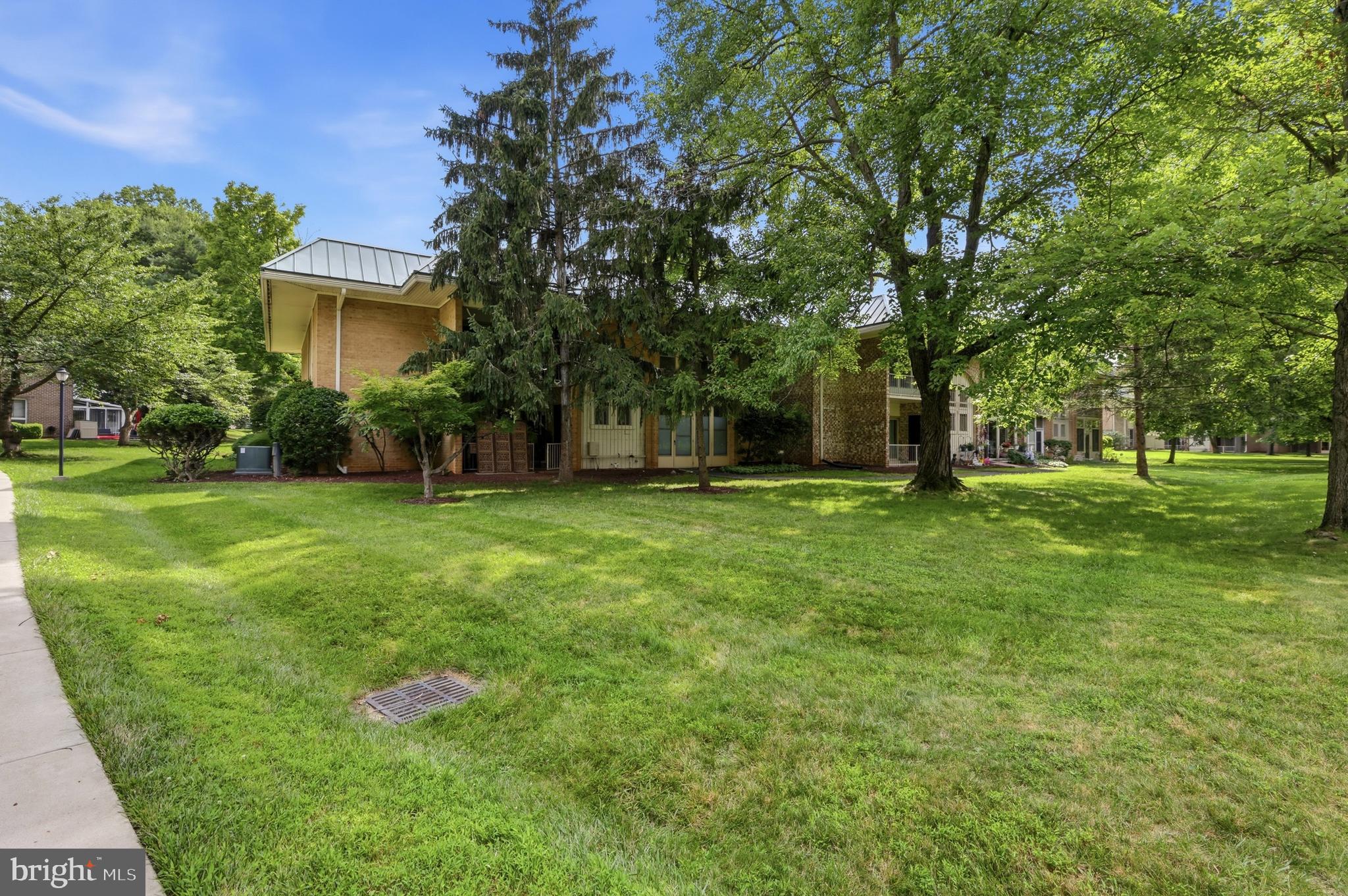 LEISURE WORLD - Residential