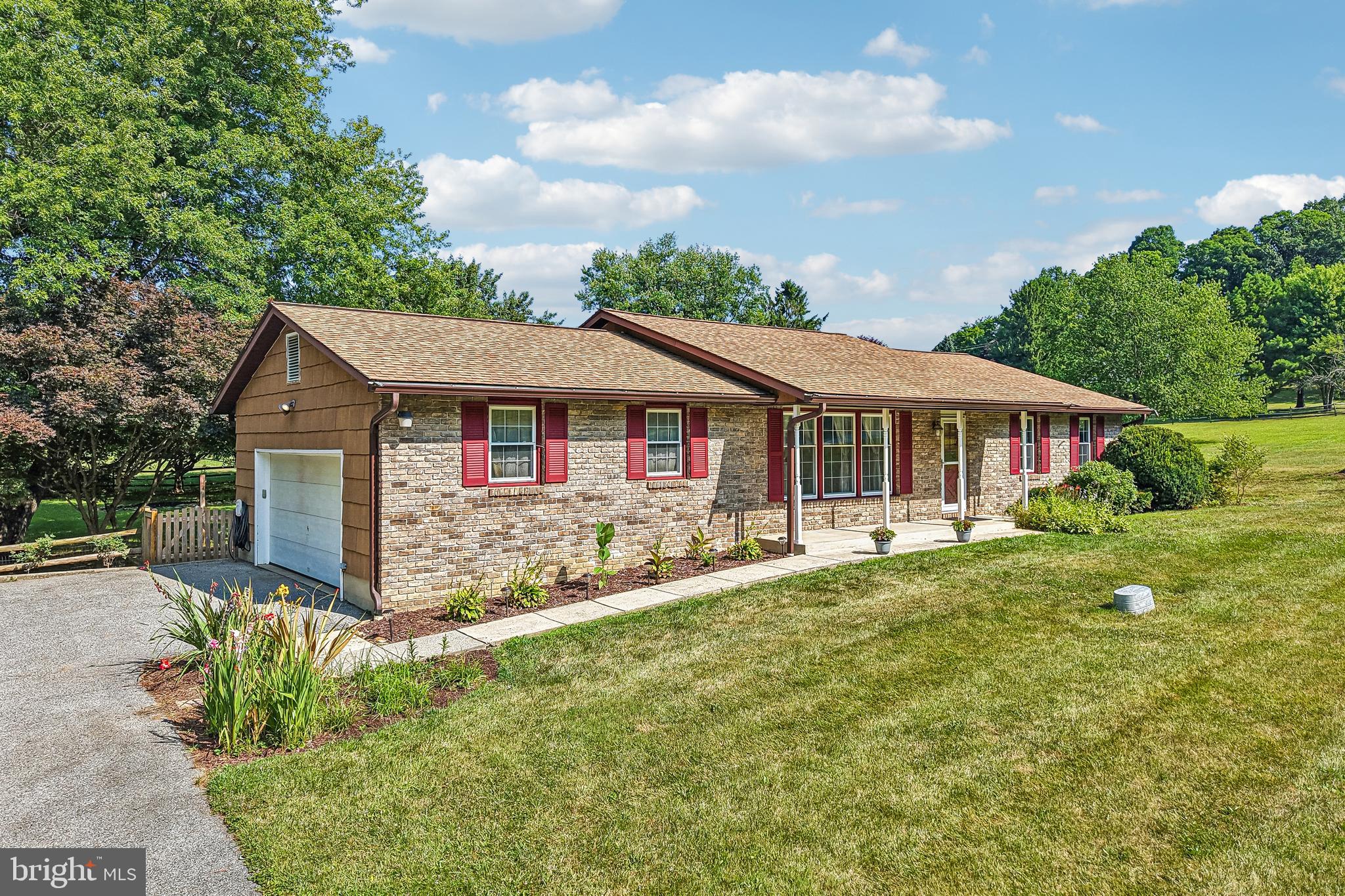 BLUE GRASS MANOR - Residential