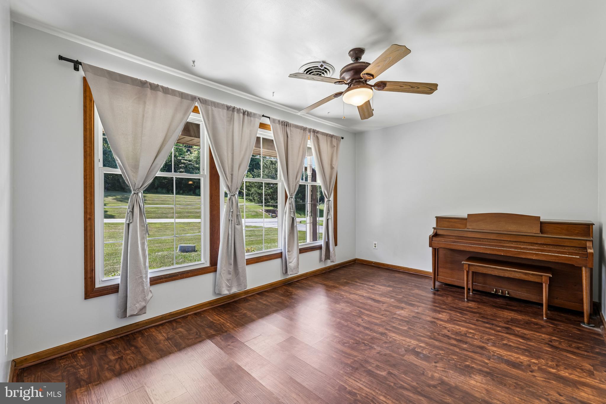 BLUE GRASS MANOR - Residential
