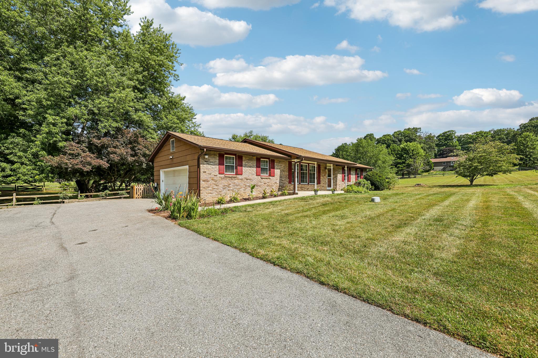 BLUE GRASS MANOR - Residential