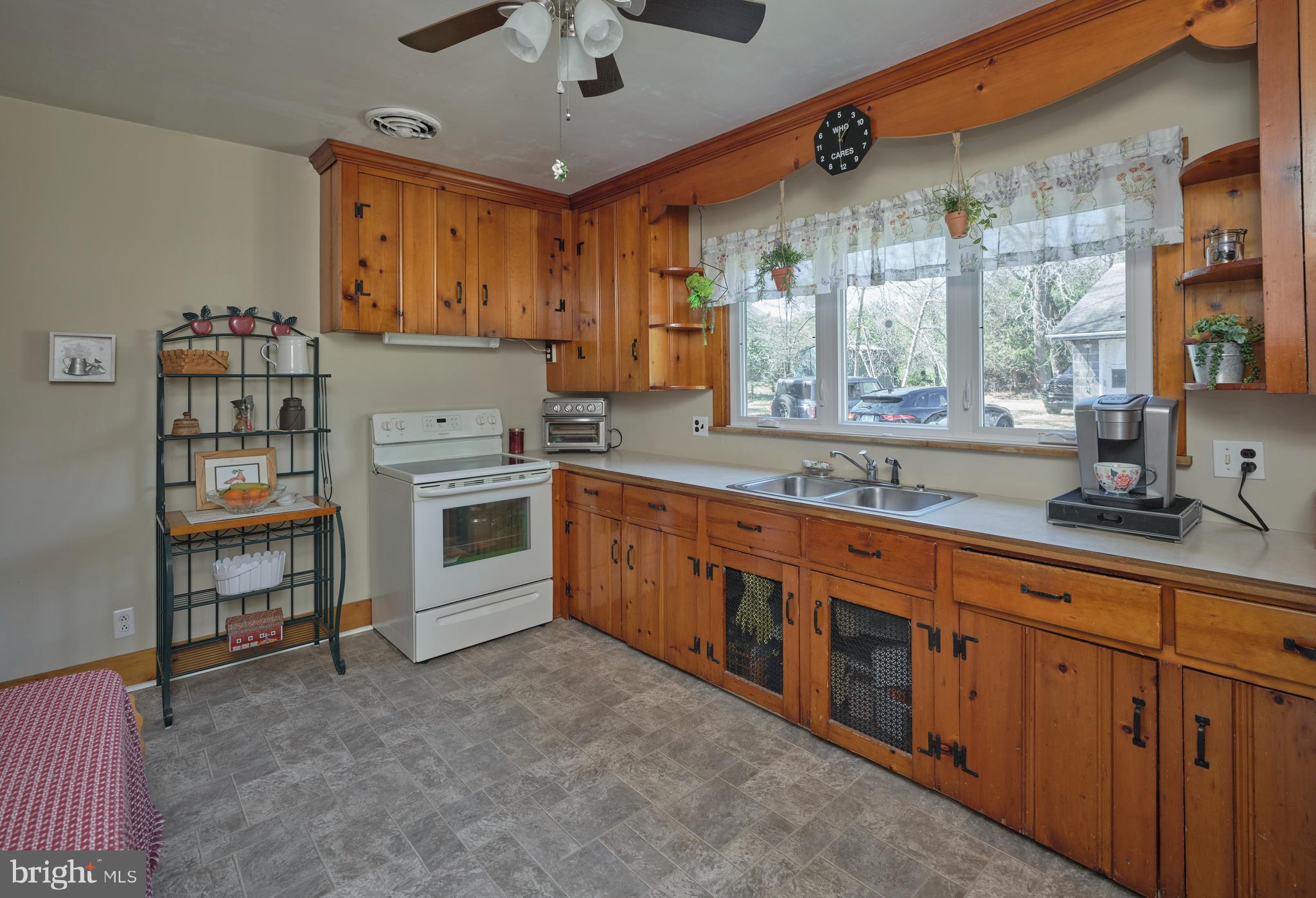CANTERBURY WOODS - Residential