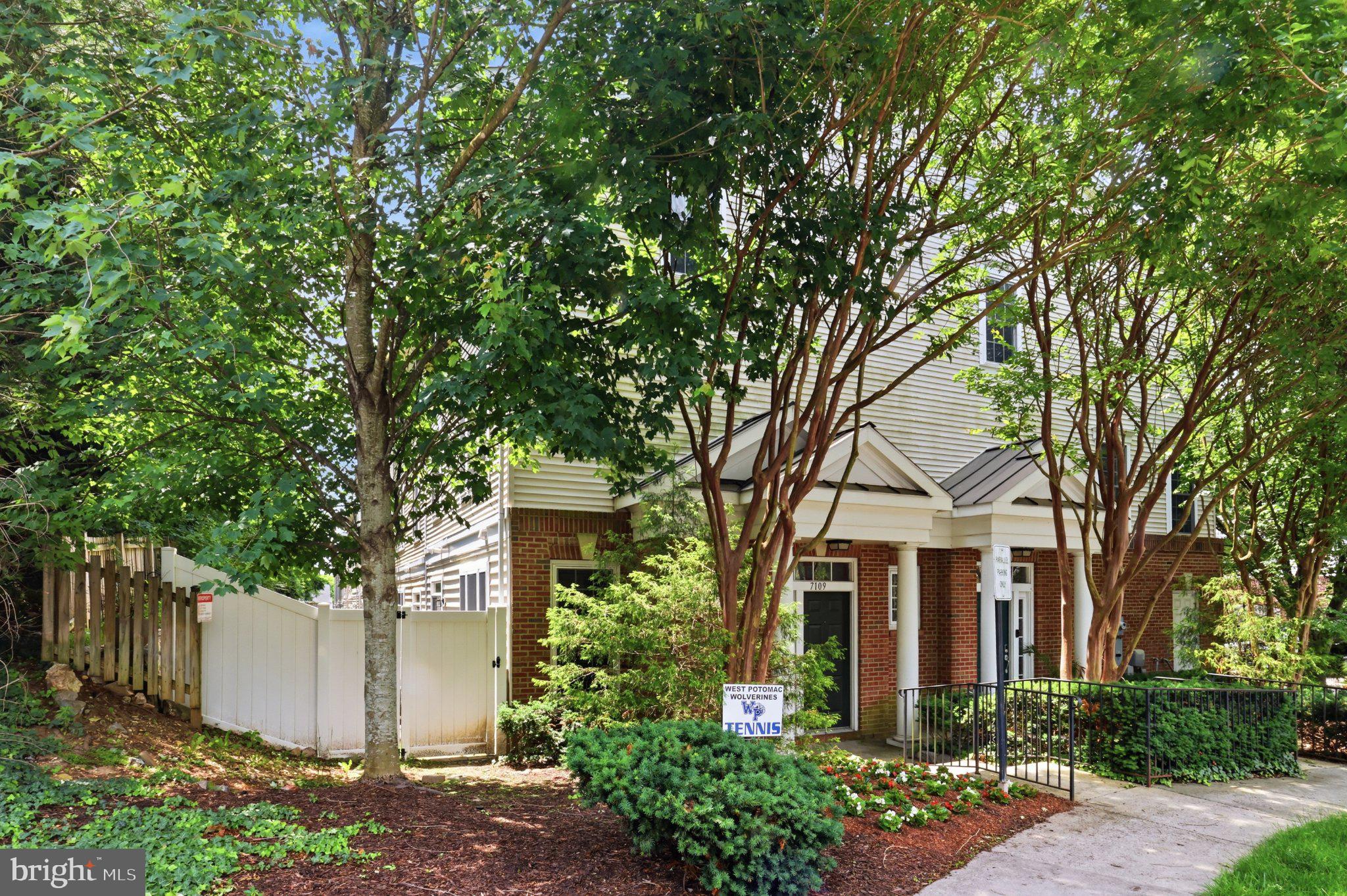 GROVETON WOODS - Residential