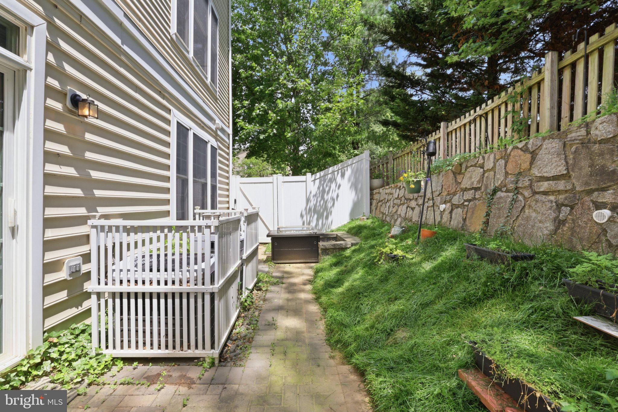 GROVETON WOODS - Residential