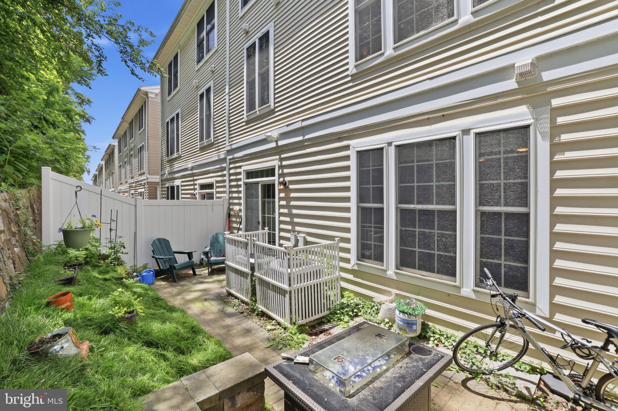 GROVETON WOODS - Residential
