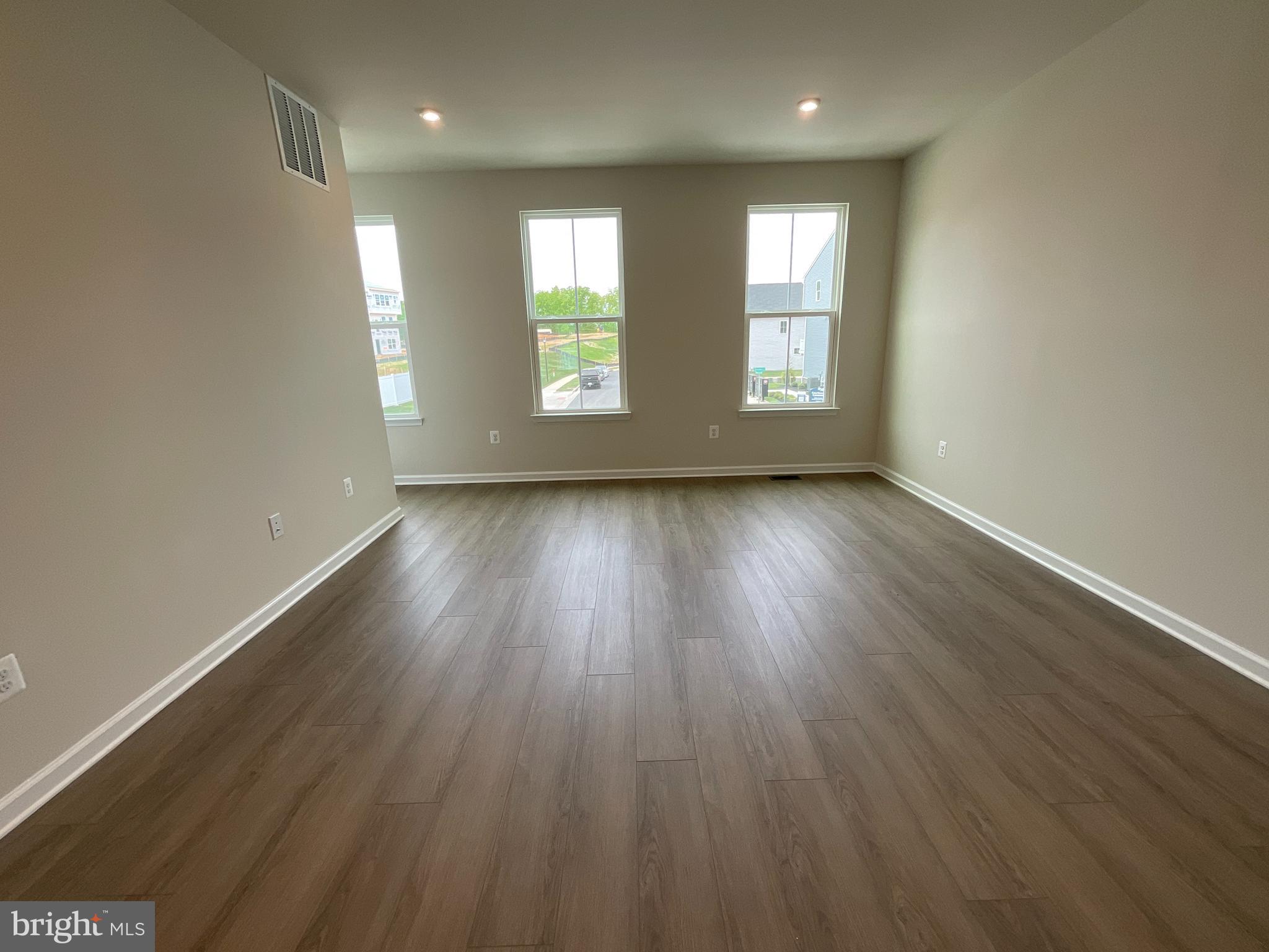 COURTHOUSE COMMONS - Residential Lease