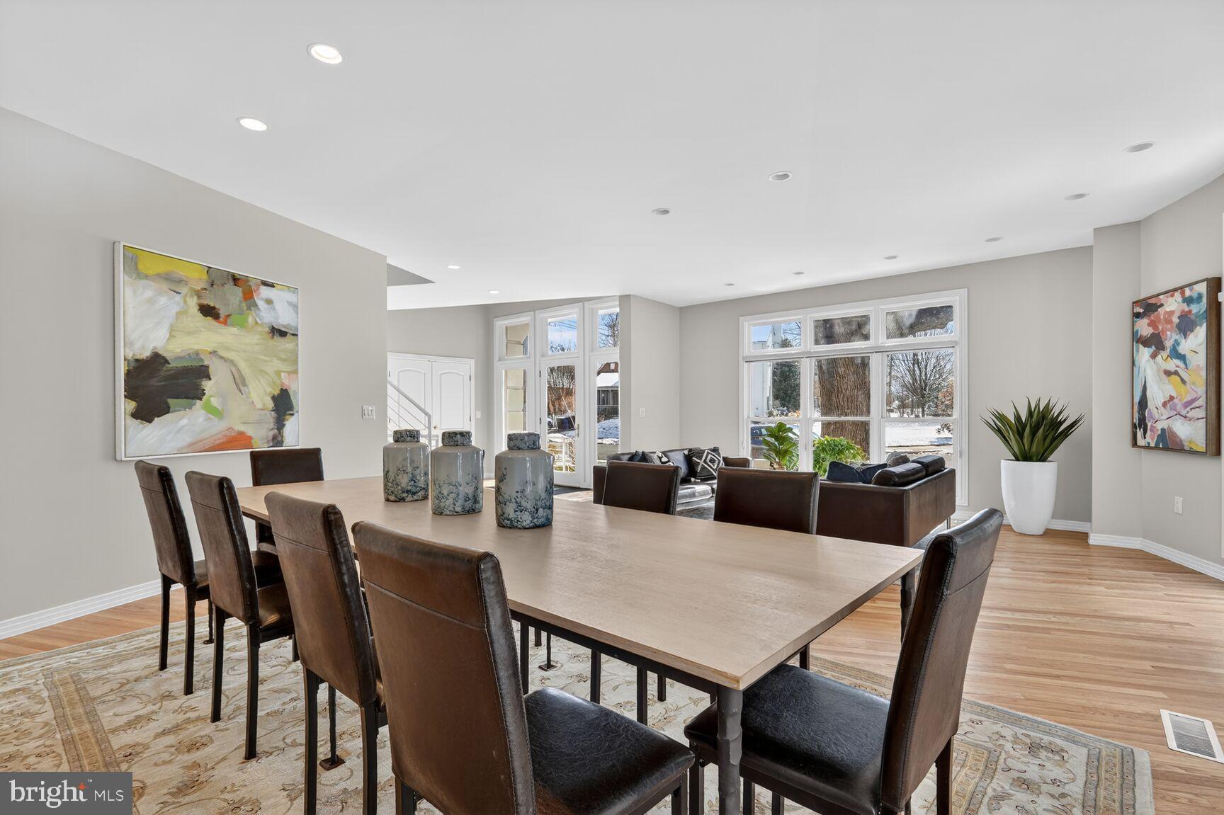 THE WILLIAMSBURG - Residential