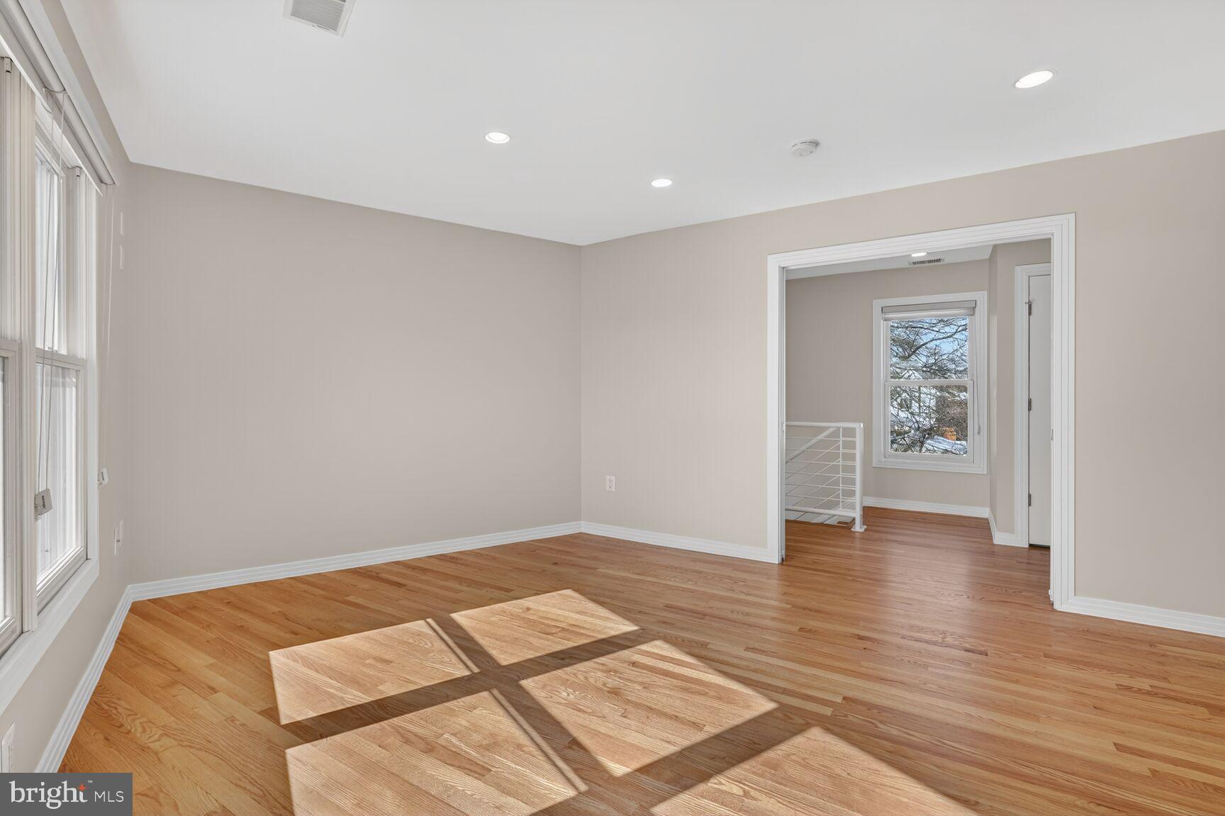 THE WILLIAMSBURG - Residential