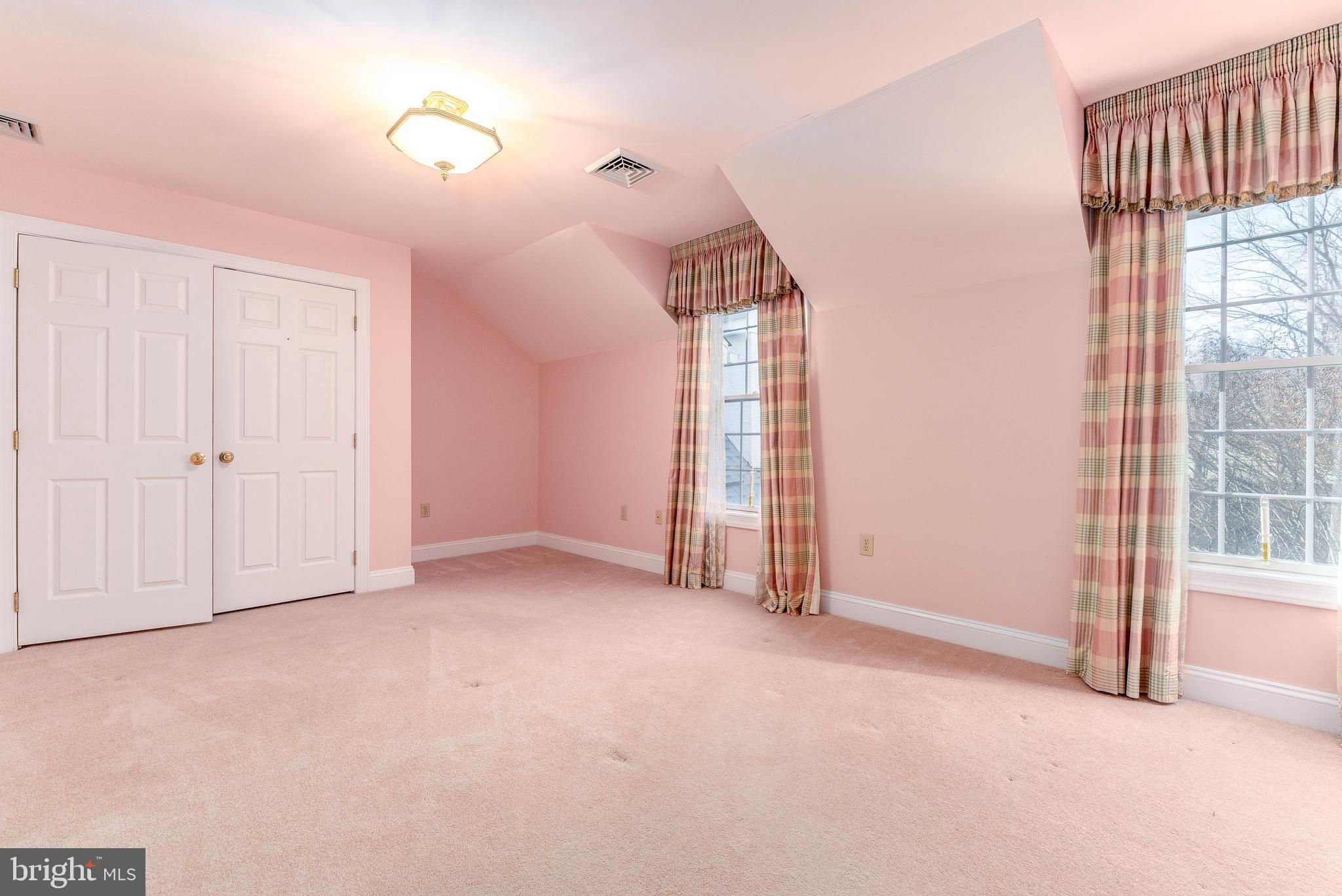 RED LION - Residential