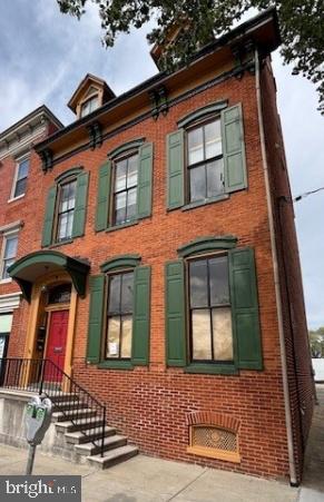 ROYAL SQUARE - Residential Lease