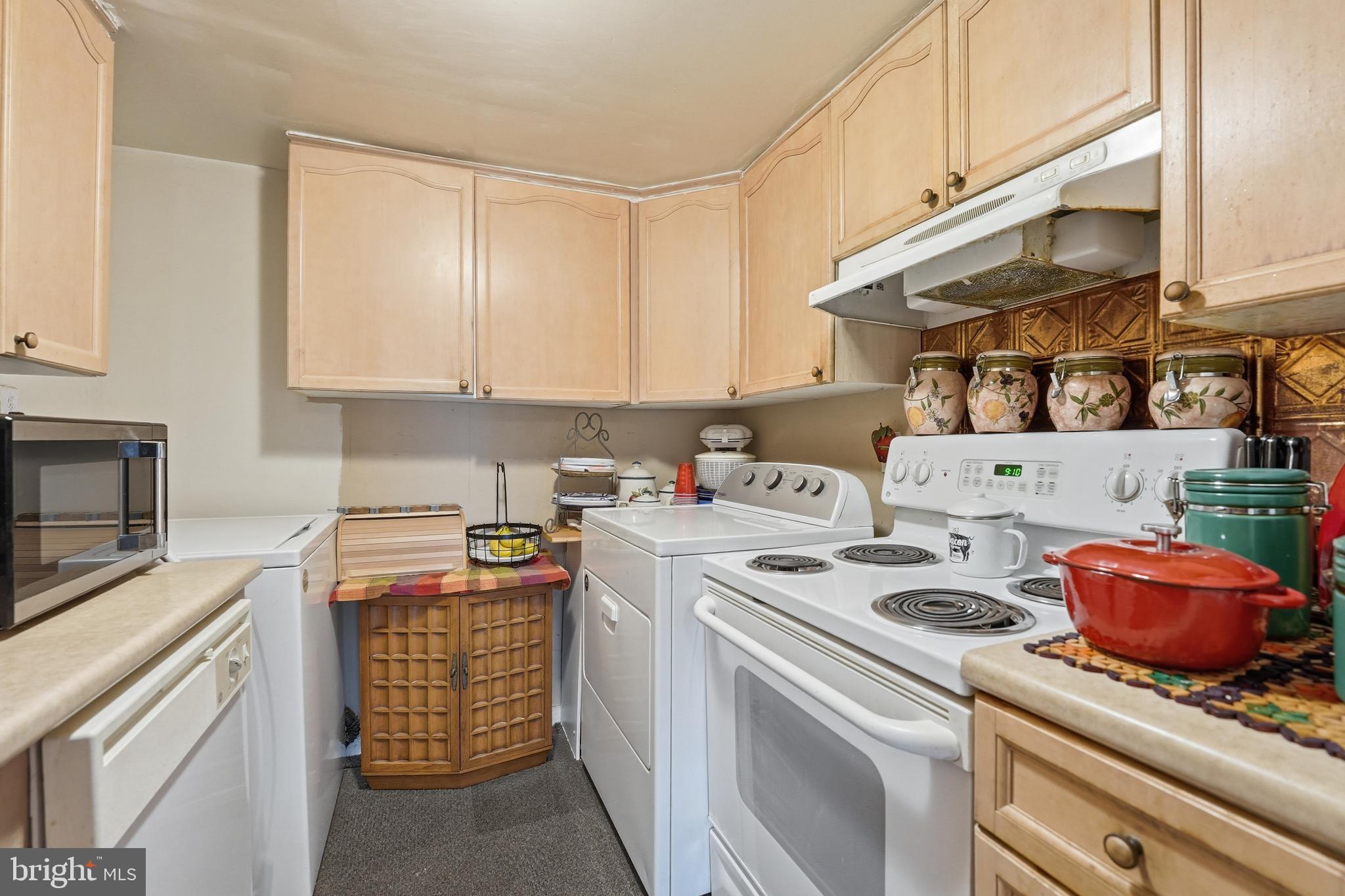WILLIAMSTOWN - Residential
